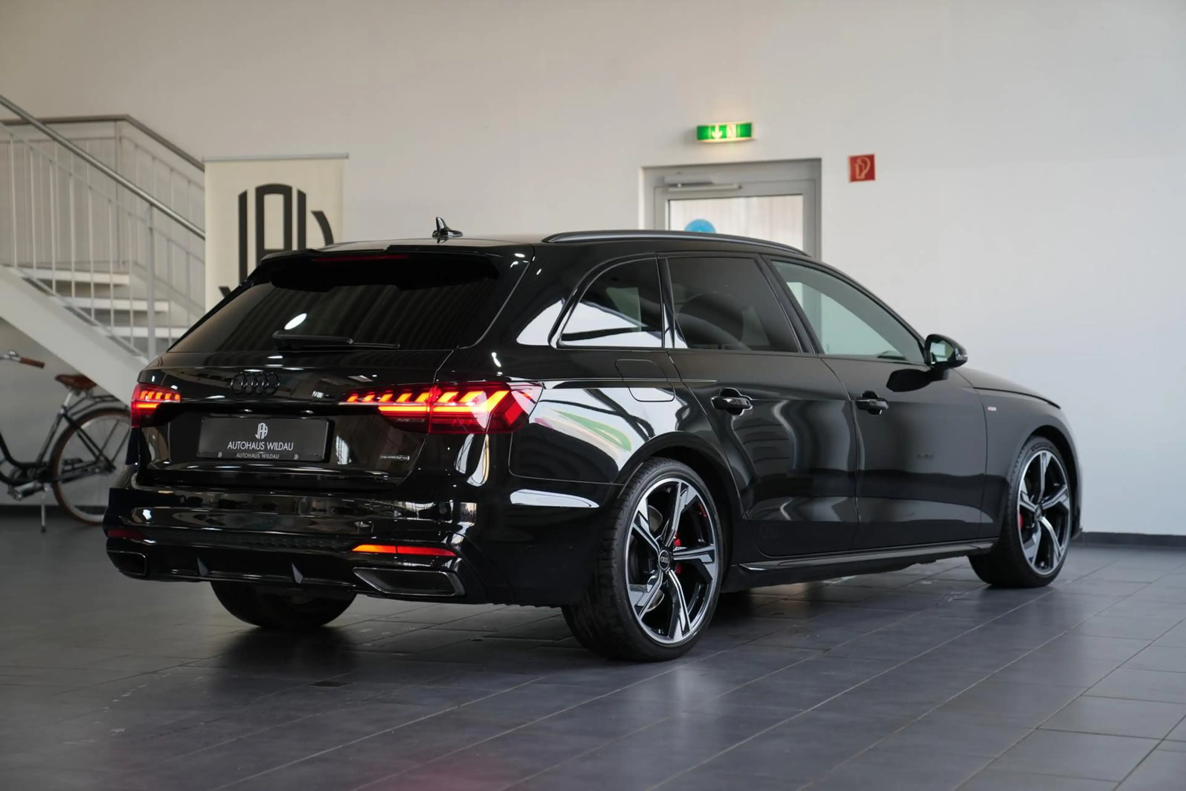 Audi A4 Avant 40 TDI quattro S line Sport — photo 7