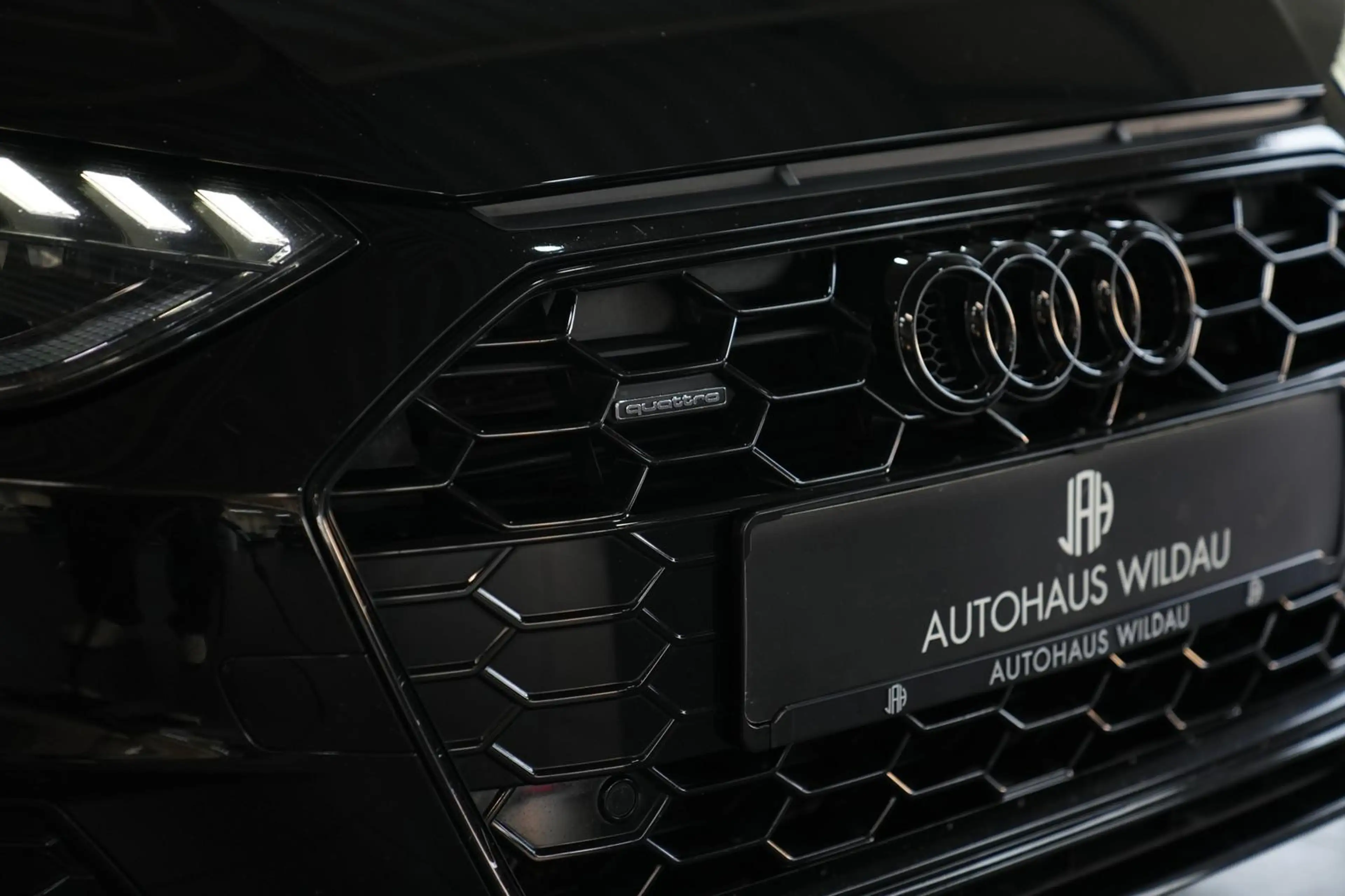 Audi A4 Avant 40 TDI quattro S line Sport — photo 5