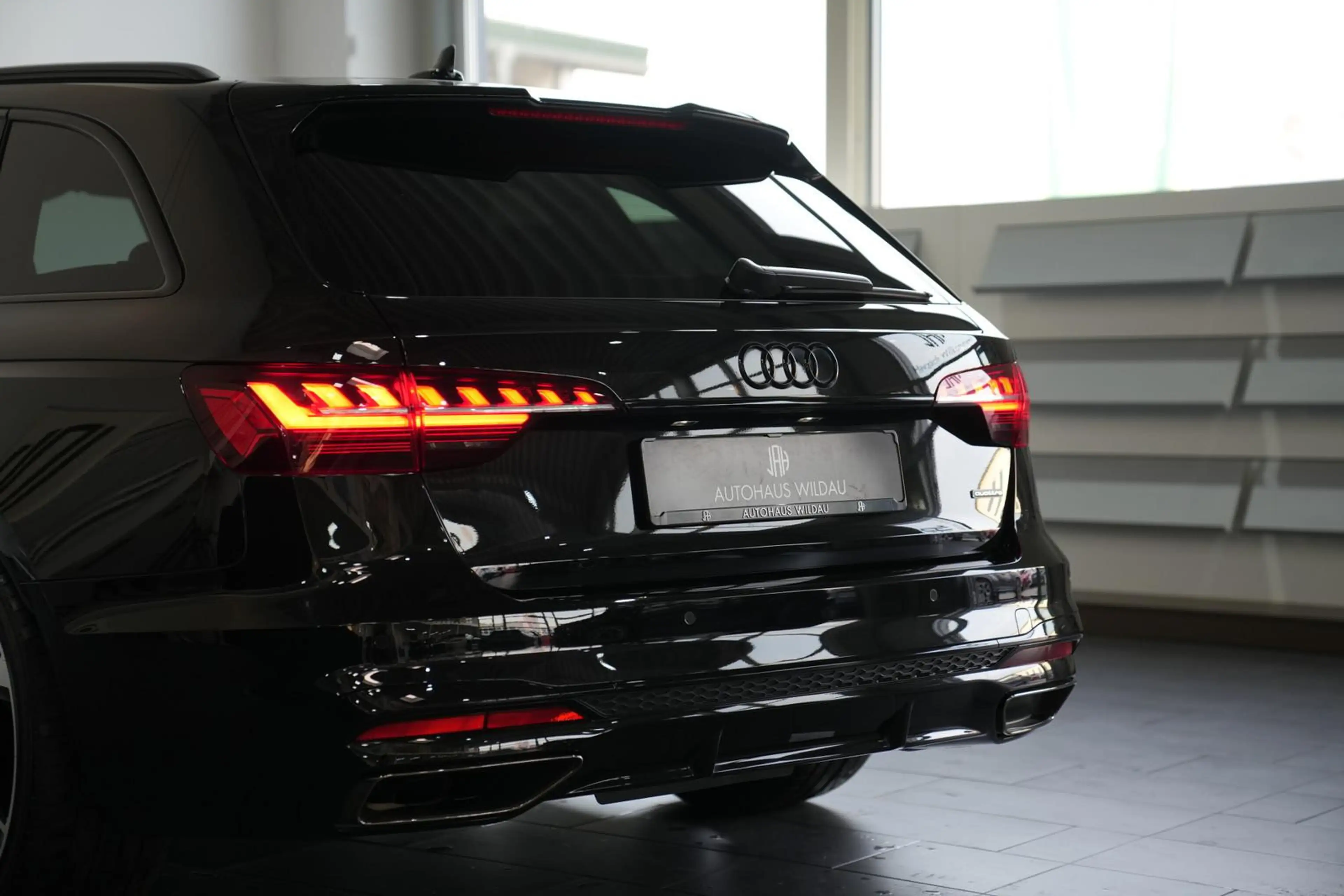 Audi A4 Avant 40 TDI quattro S line Sport — photo 12