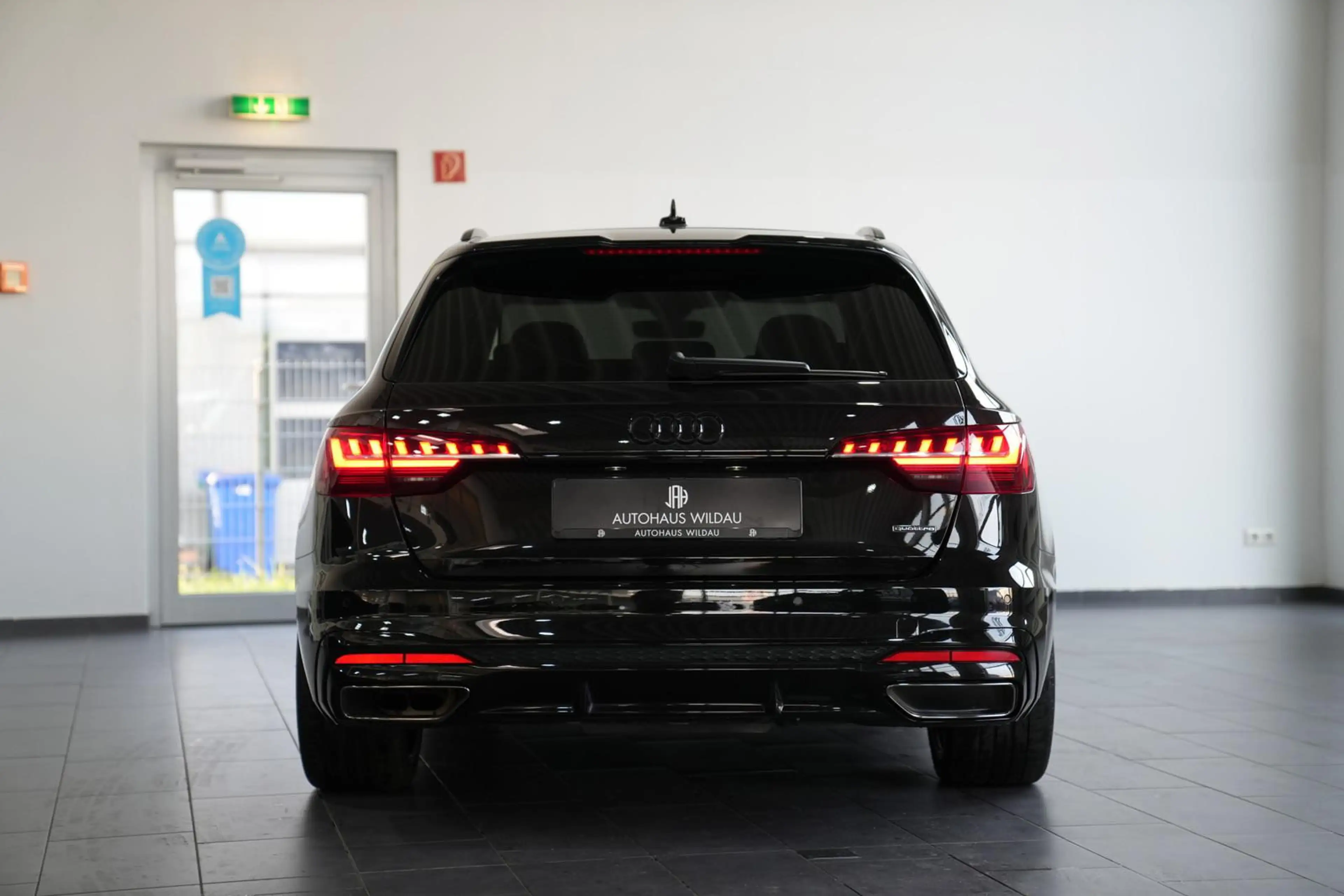 Audi A4 Avant 40 TDI quattro S line Sport — photo 8