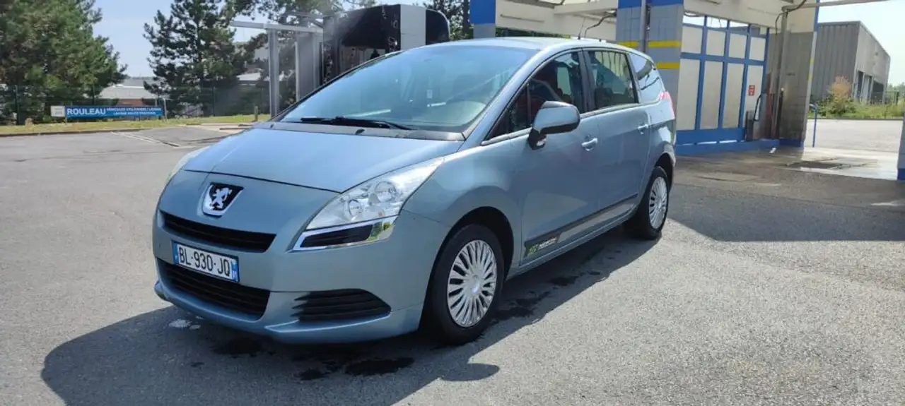 Peugeot 5008 1.6 HDi 112ch FAP BVM6 Premium 7pl