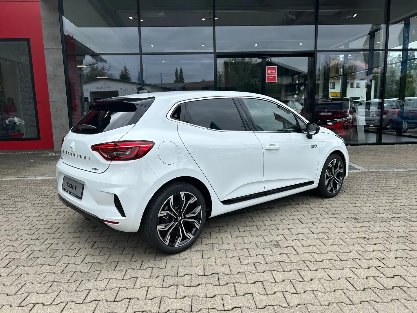 Mitsubishi Colt 1.6 Hybrid, Benziner "Select" mit Nimm-8-Paket Weiß - 2
