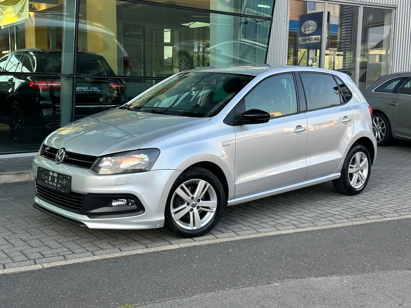 Volkswagen Polo V Match 1.2 R line SHZ Sportsitze PDC Silber - 1