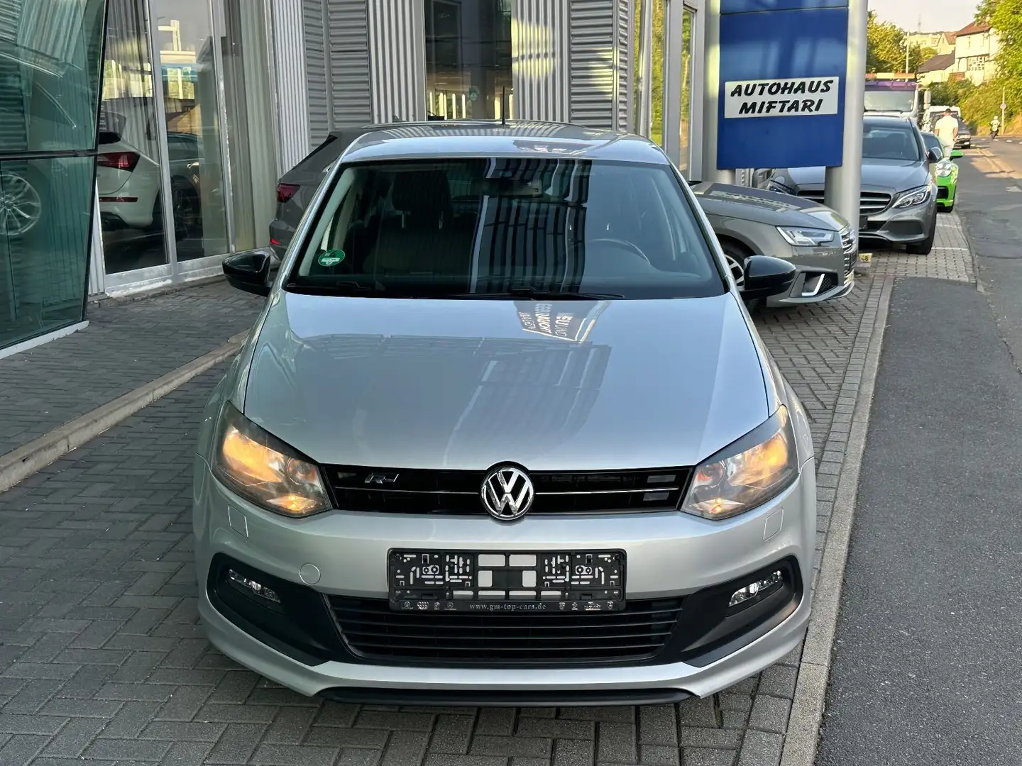 Volkswagen Polo V Match 1.2 R line SHZ Sportsitze PDC Silber - 2