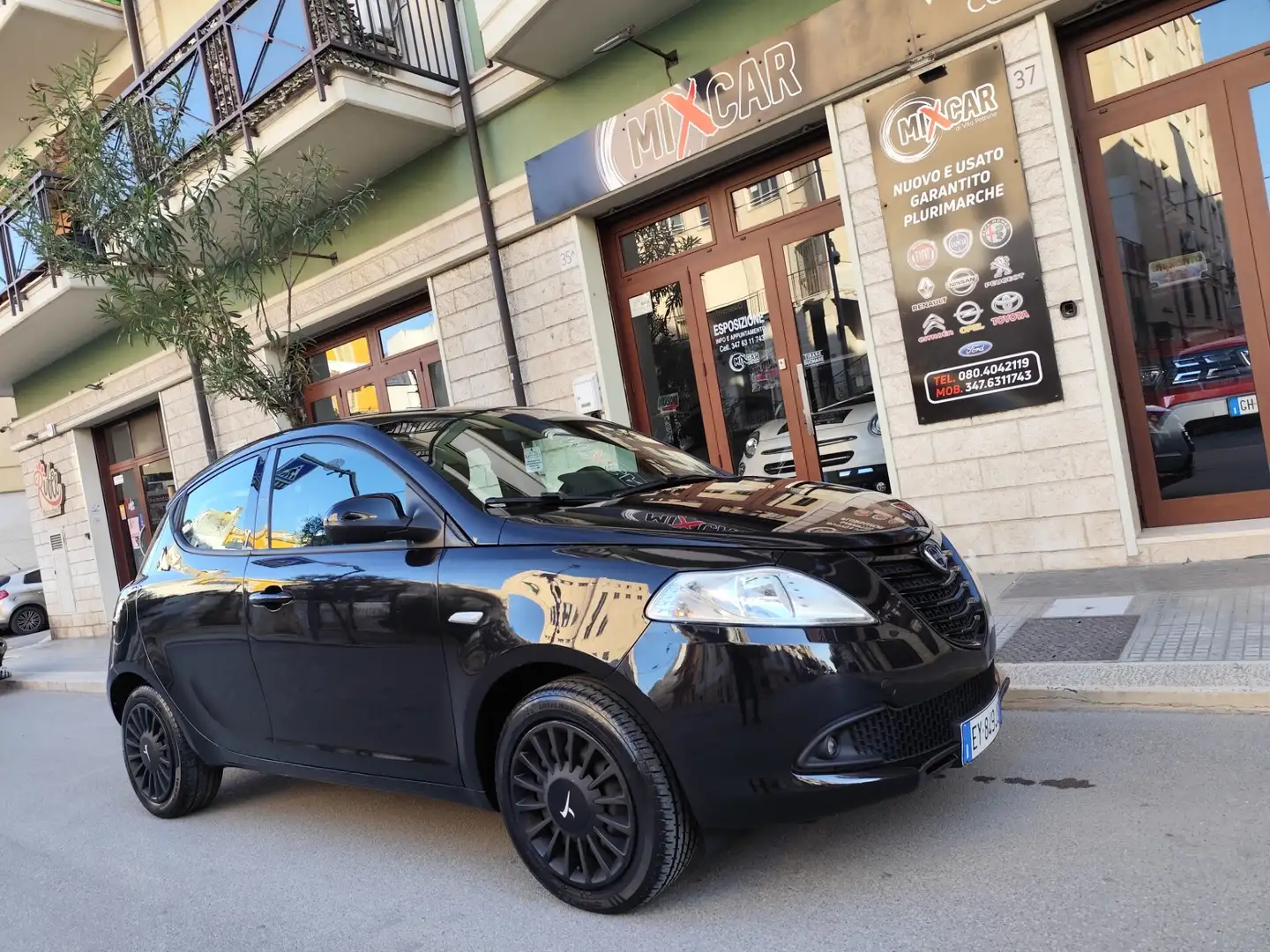 Lancia Ypsilon 1.2 BENZINA 69CV PERFETTA Noir - 1