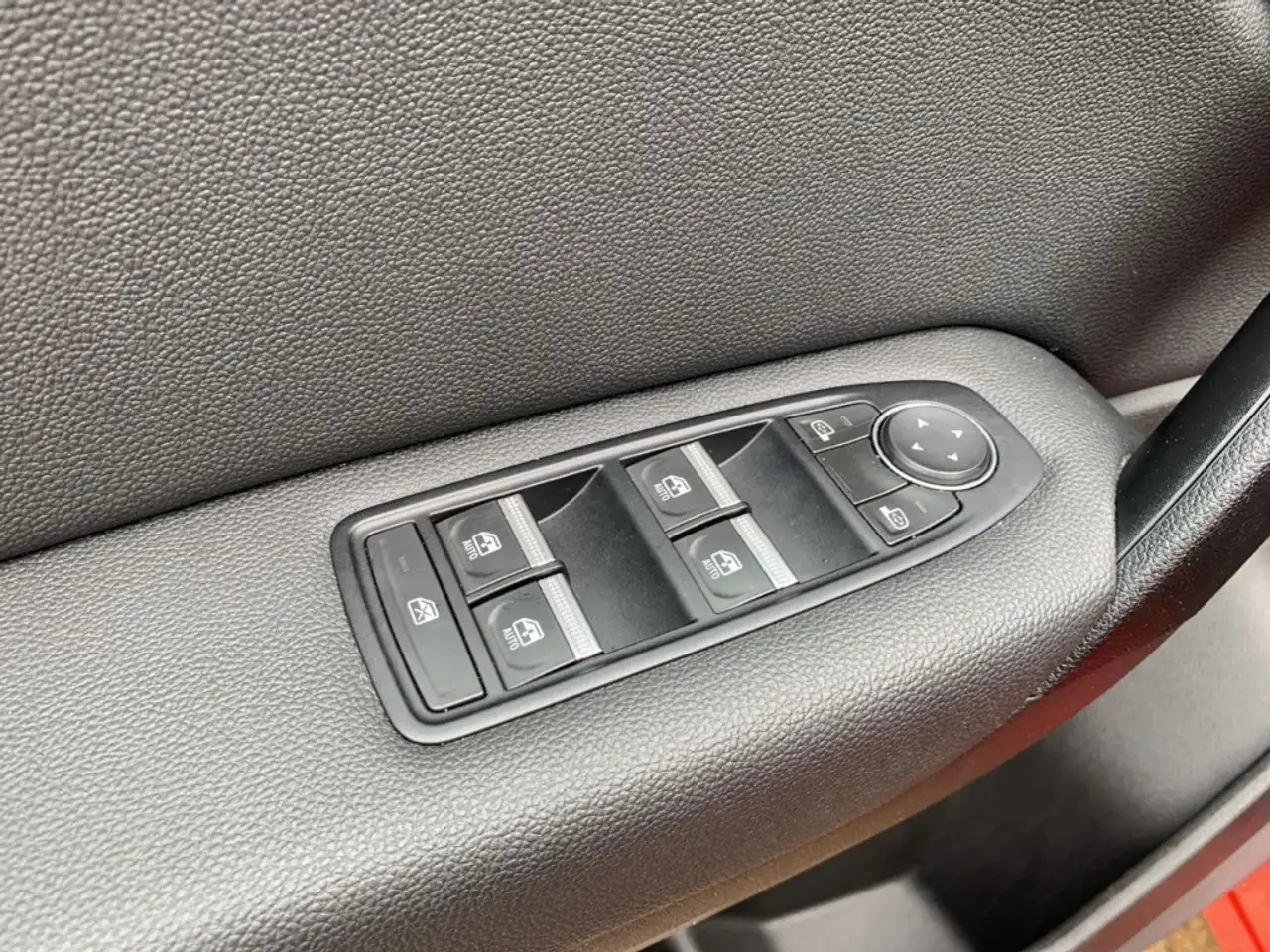 Renault Captur 1.3 TCe 140 Techno Fast Track KAMERA+NAVI, миниатюра 20