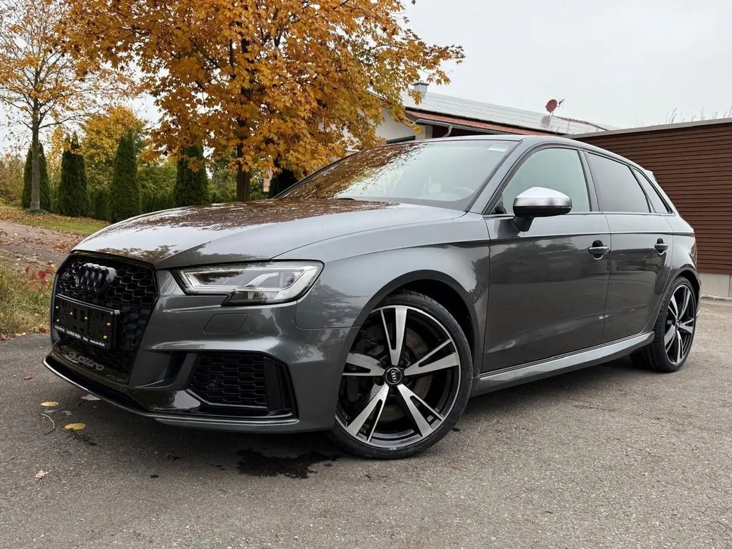 Audi RS3 Sportback 2.5 TFSI quattro / LEDER / PANO Grau - 1