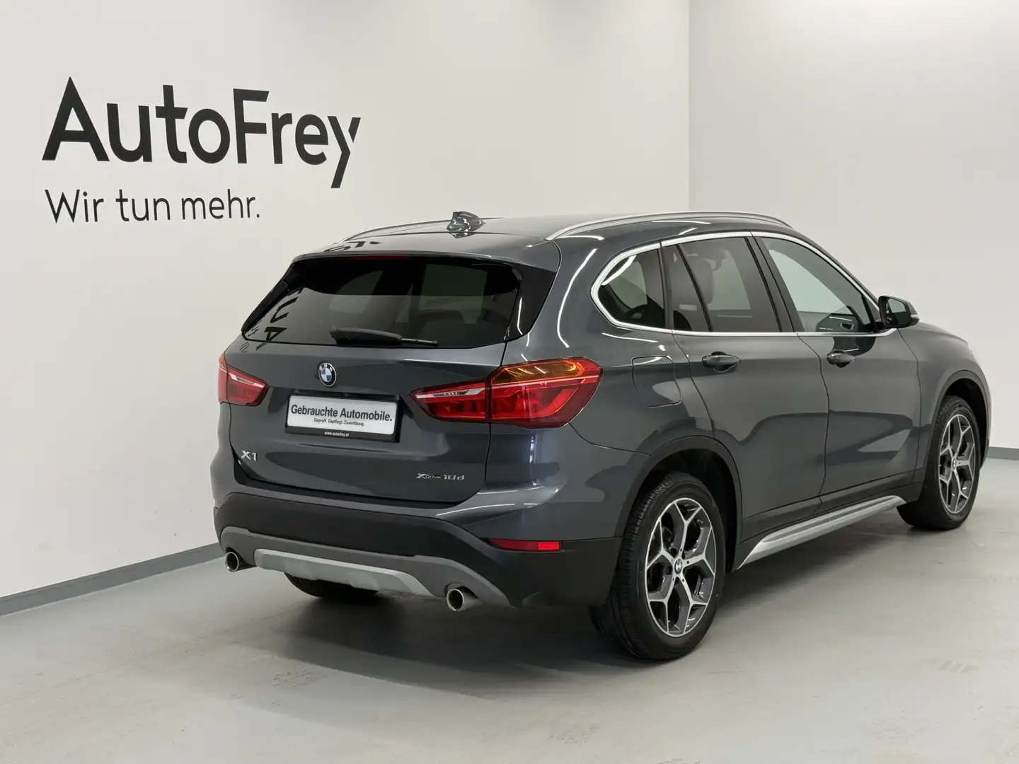 BMW X1 xDrive18d Grau - 2