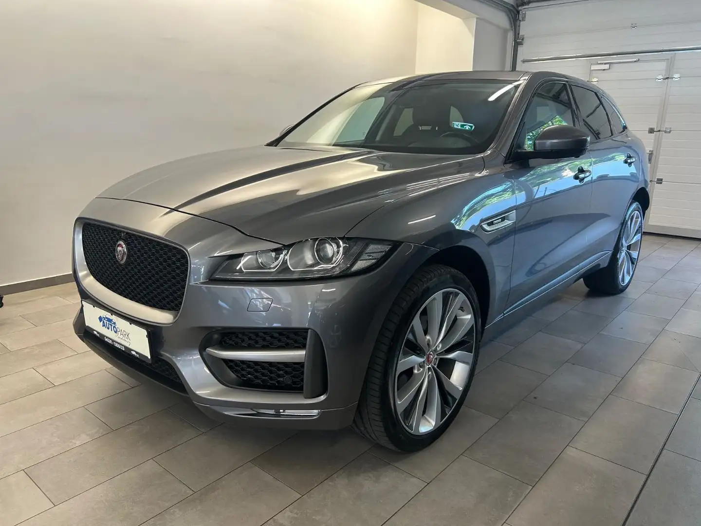 Jaguar F-Pace R-Sport AWD Grau - 1