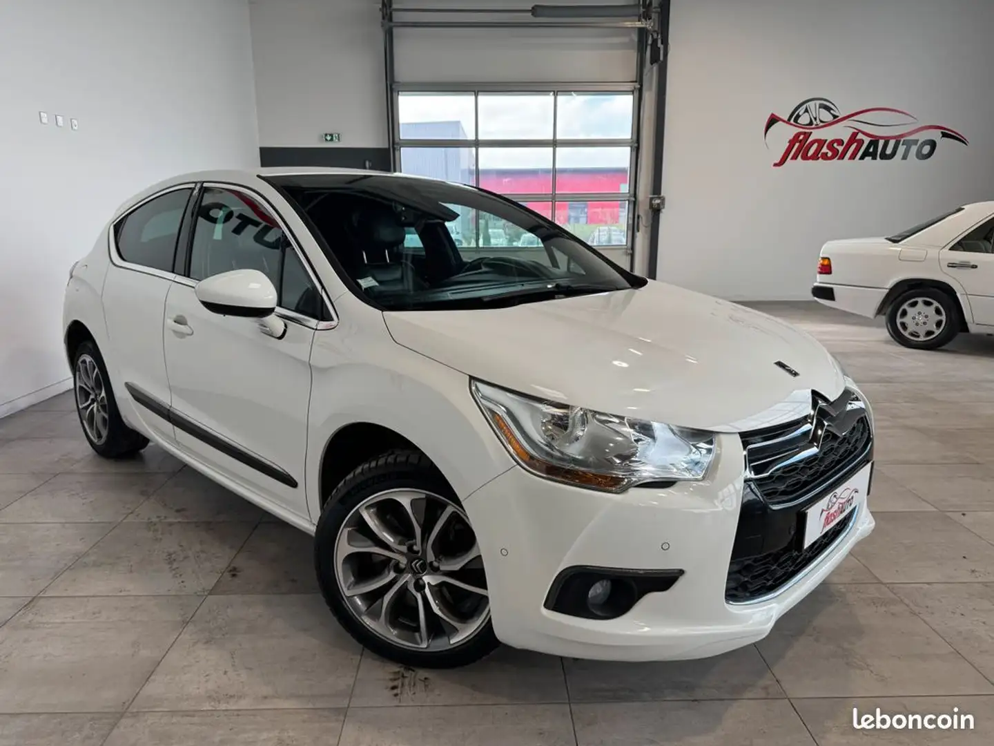 Citroen DS4 1.6 i 200cv-2014-1ere MAIN Blanc - 2