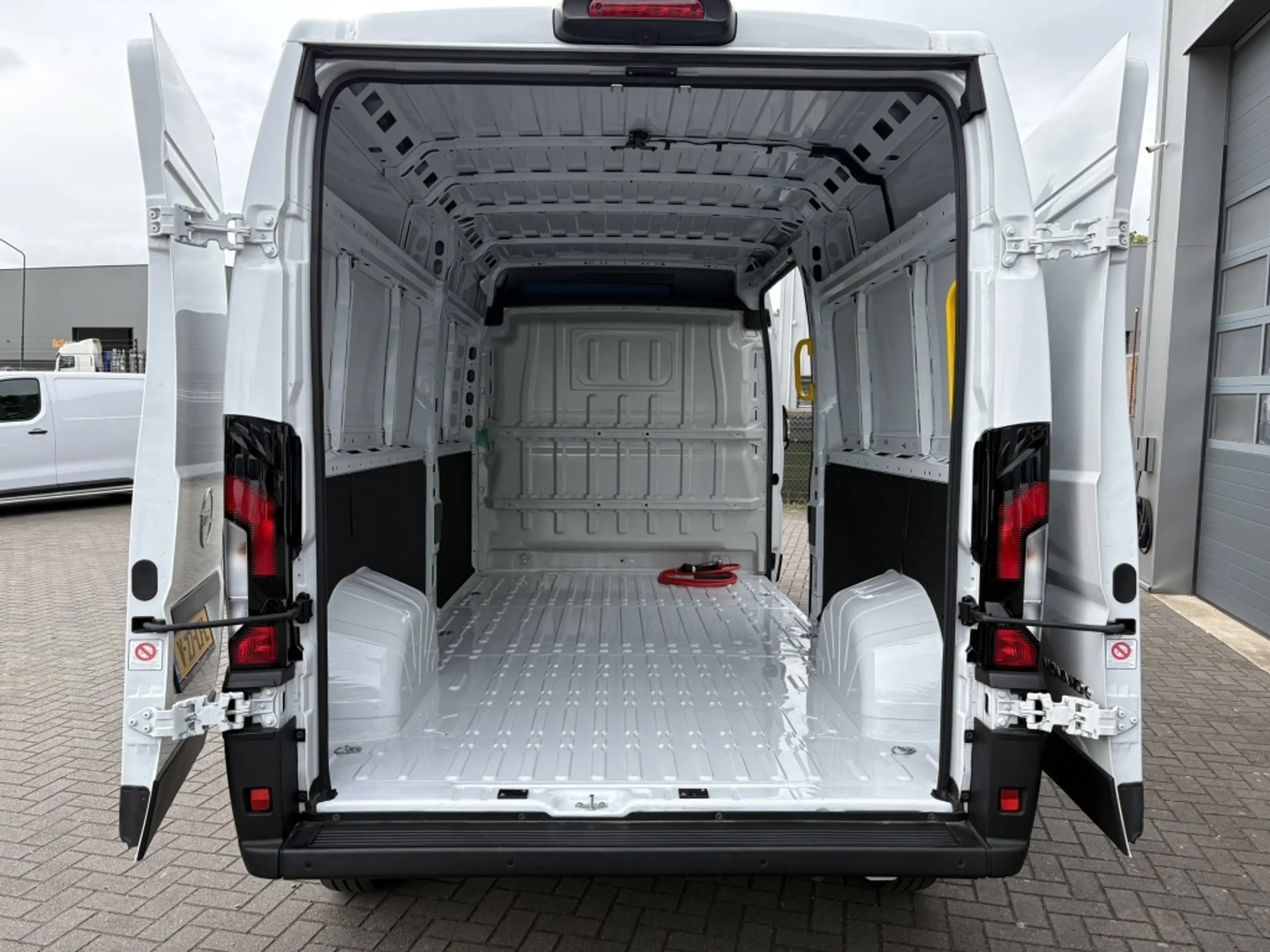 Opel Movano-e Electric 3.5t L3H2 Zwaar 110 kWh | ECC | Navigatie — photo 7