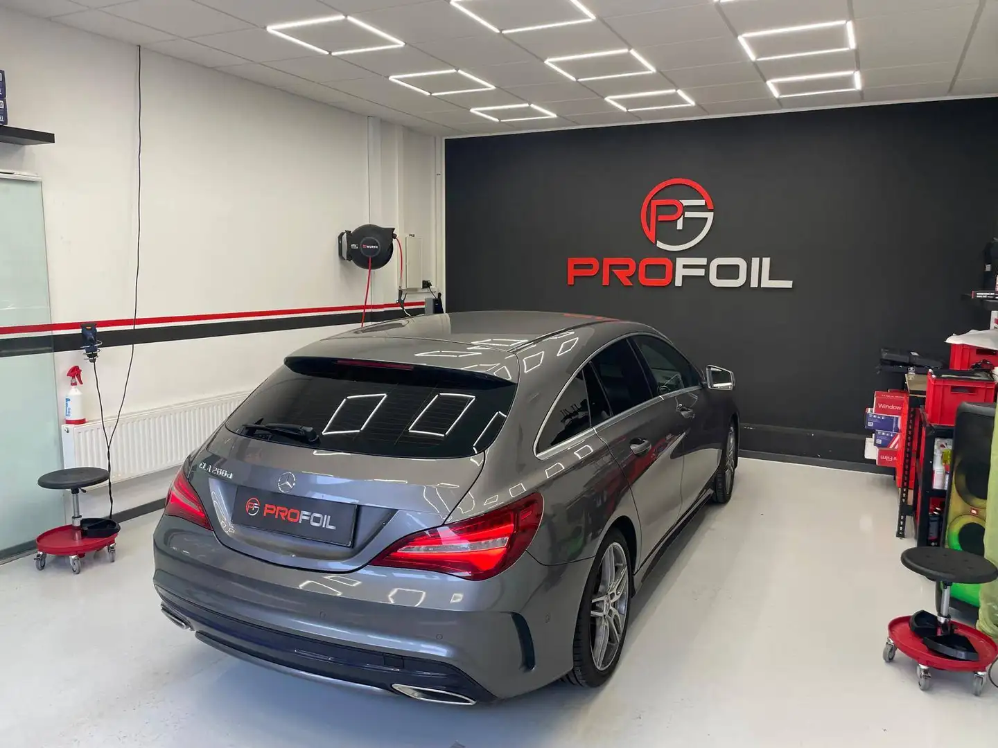 Mercedes-Benz CLA 200 amg line Grau - 2