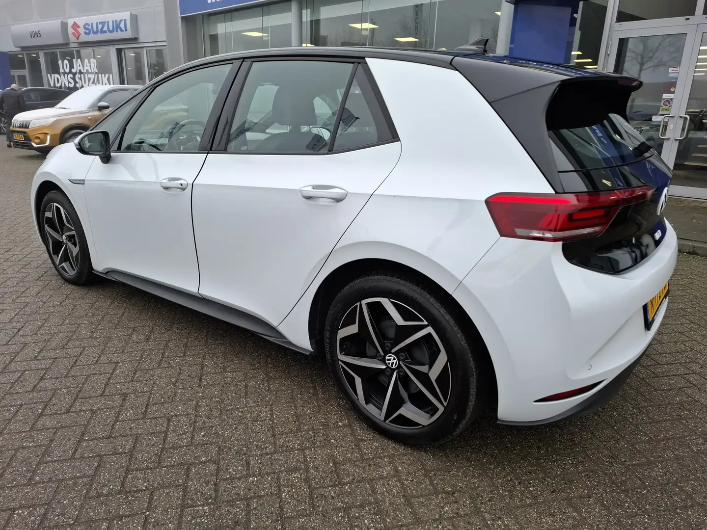 Volkswagen ID.3 Pure 45 kWh | | Navi | Camera | ADPT. Cruise | Inf Weiß - 2