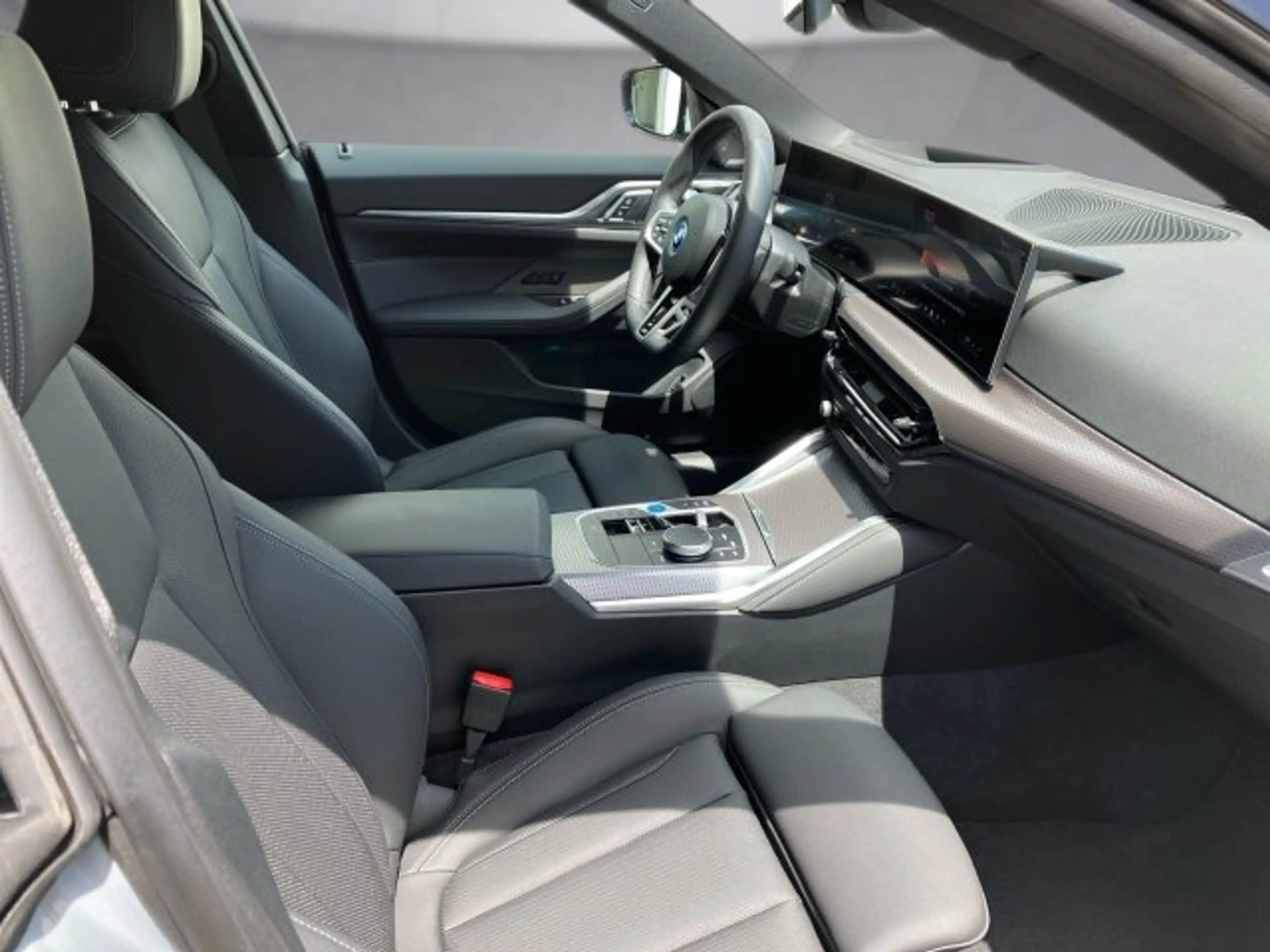BMW i4 eDrive40 Gran Coupe — photo 11