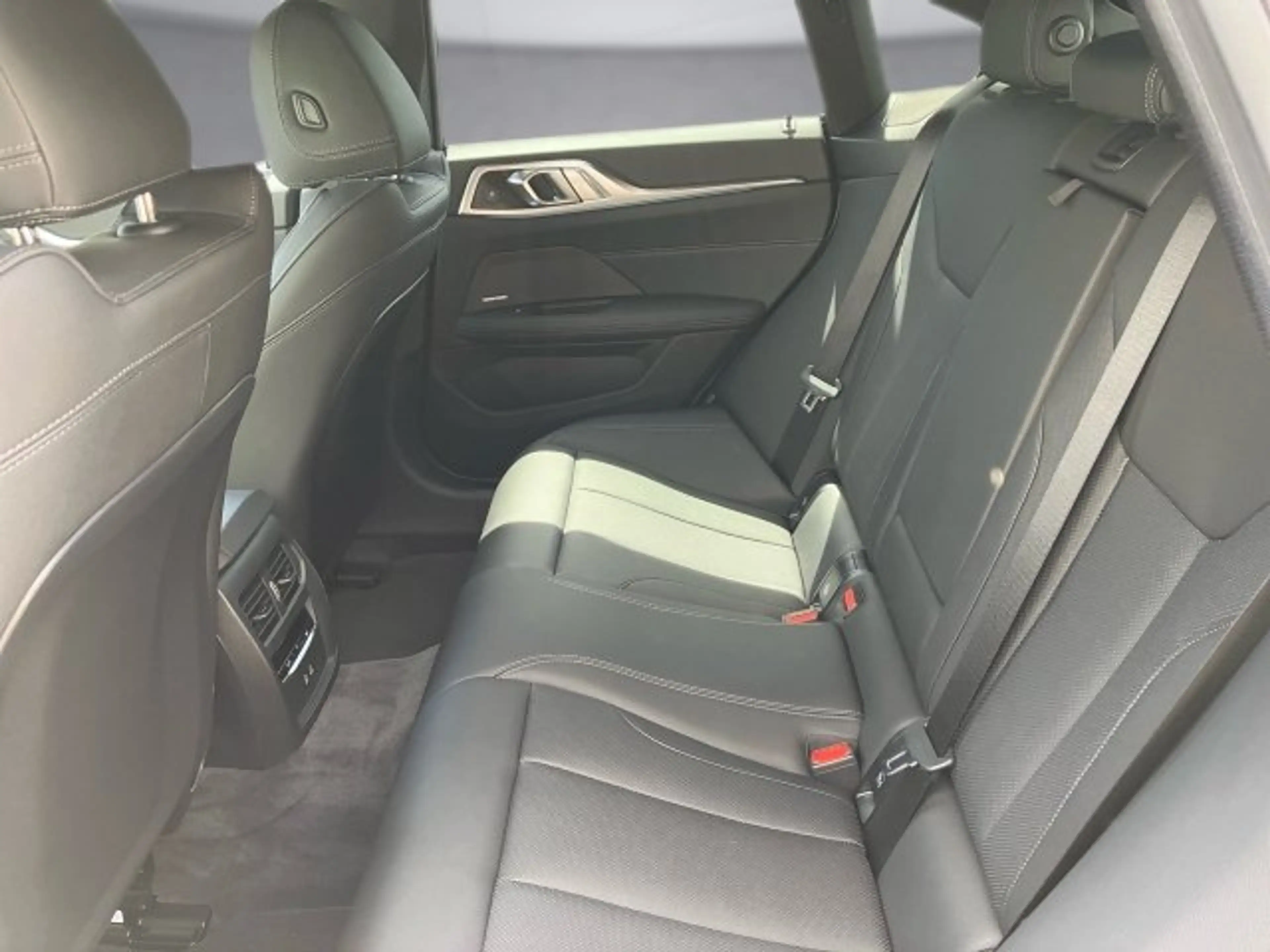 BMW i4 eDrive40 Gran Coupe — photo 12