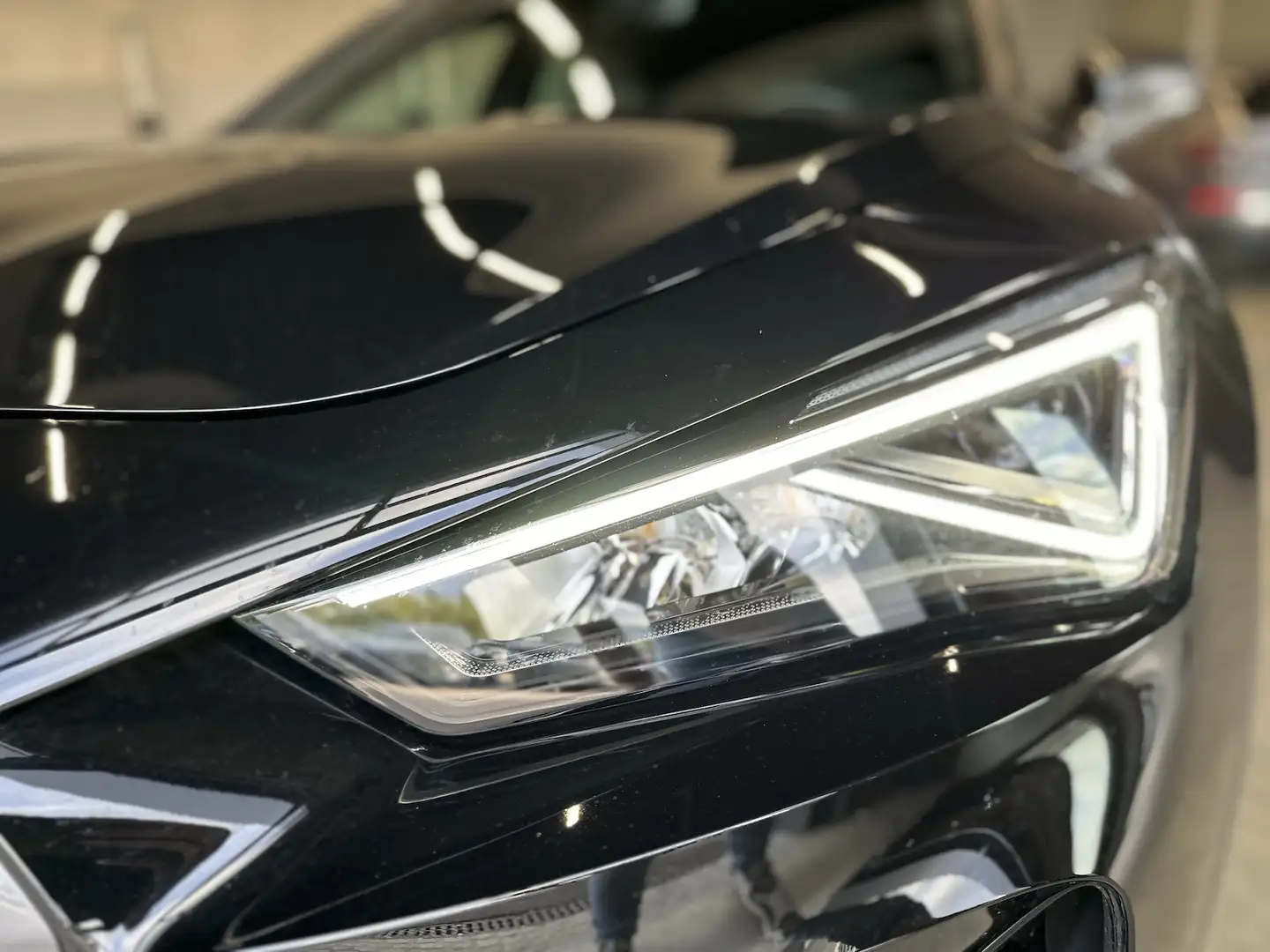 CUPRA Formentor 1,5TSI DSG NAVI DCC 19´´ Assist L Zwart - 2