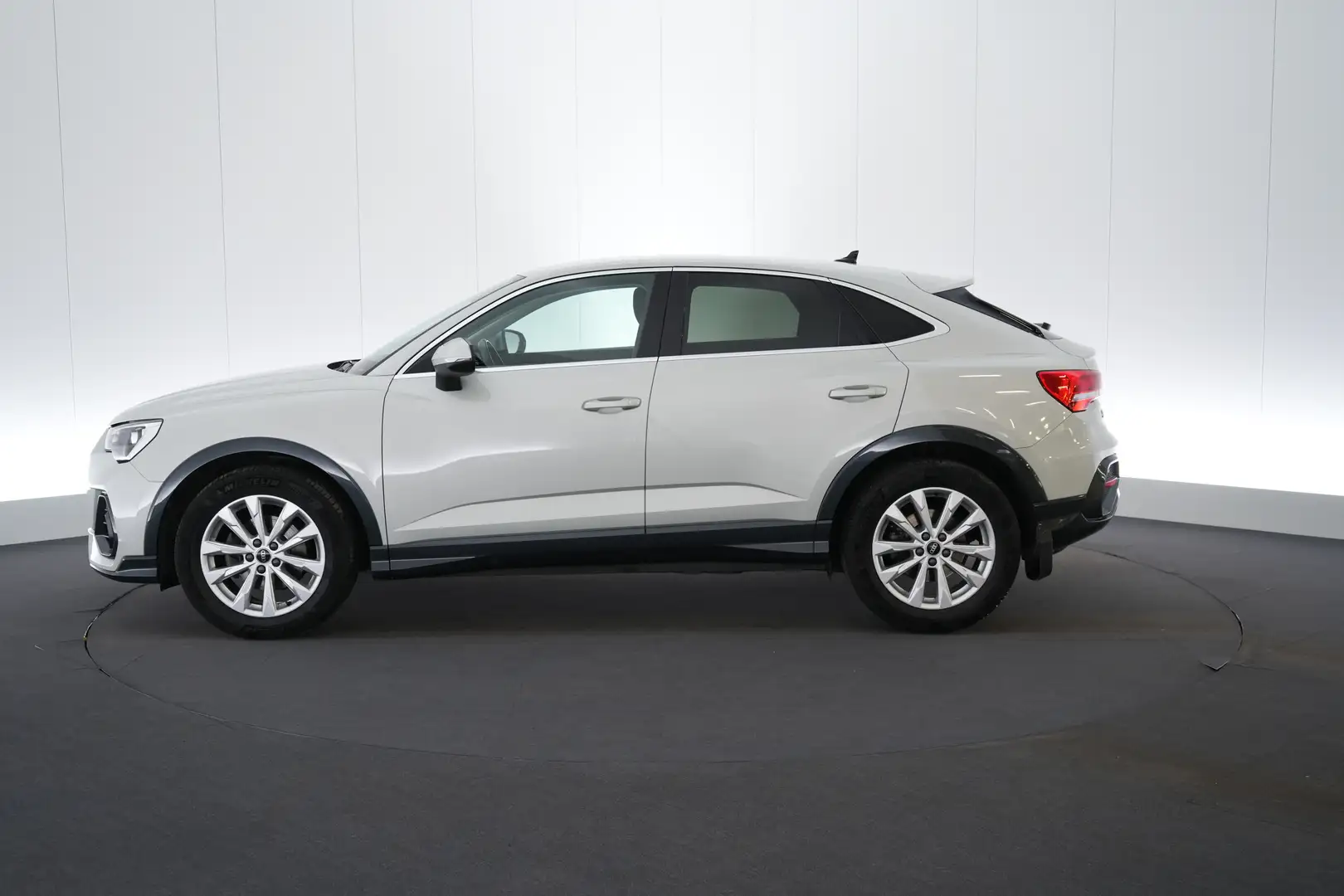 Audi Q3 Sportback 35 TDi S-Tronic Business Ed. LED GPS PDC Zilver - 2