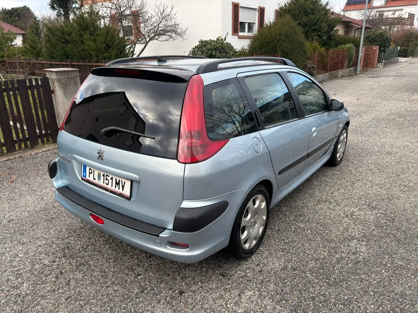 Peugeot 207 Peugeot 207 2.0 HDI Sport Kombi / Family Van Blau - 1