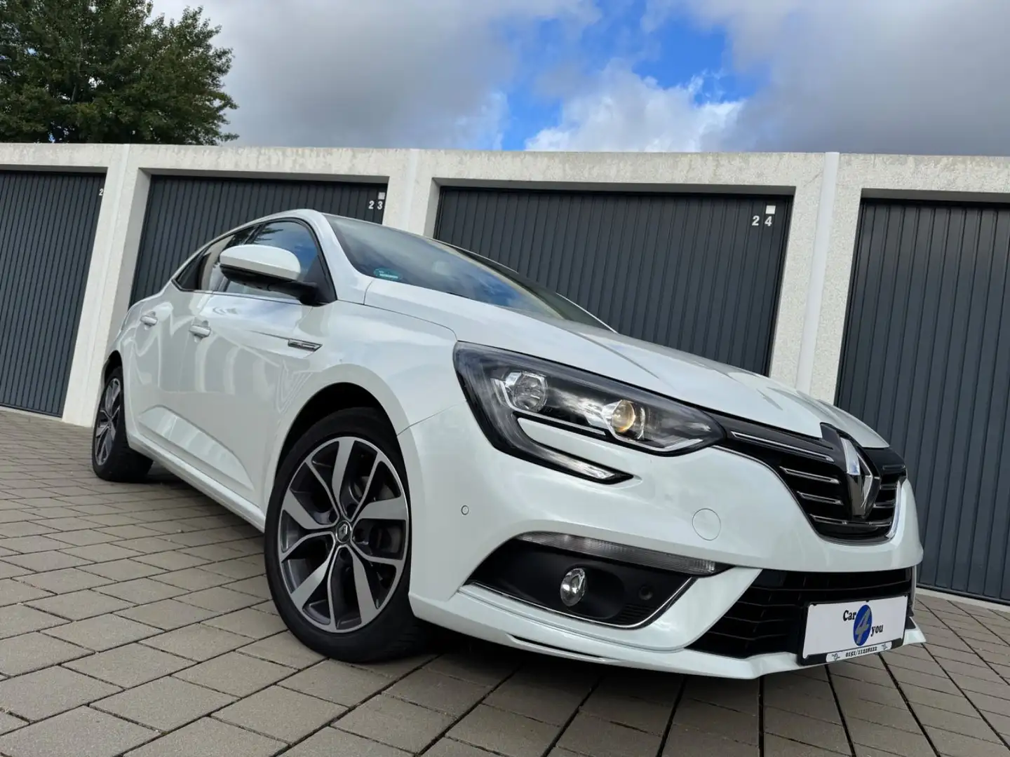 Renault Megane BOSE-Edition *Navi/LED/Kamera* Weiß - 1