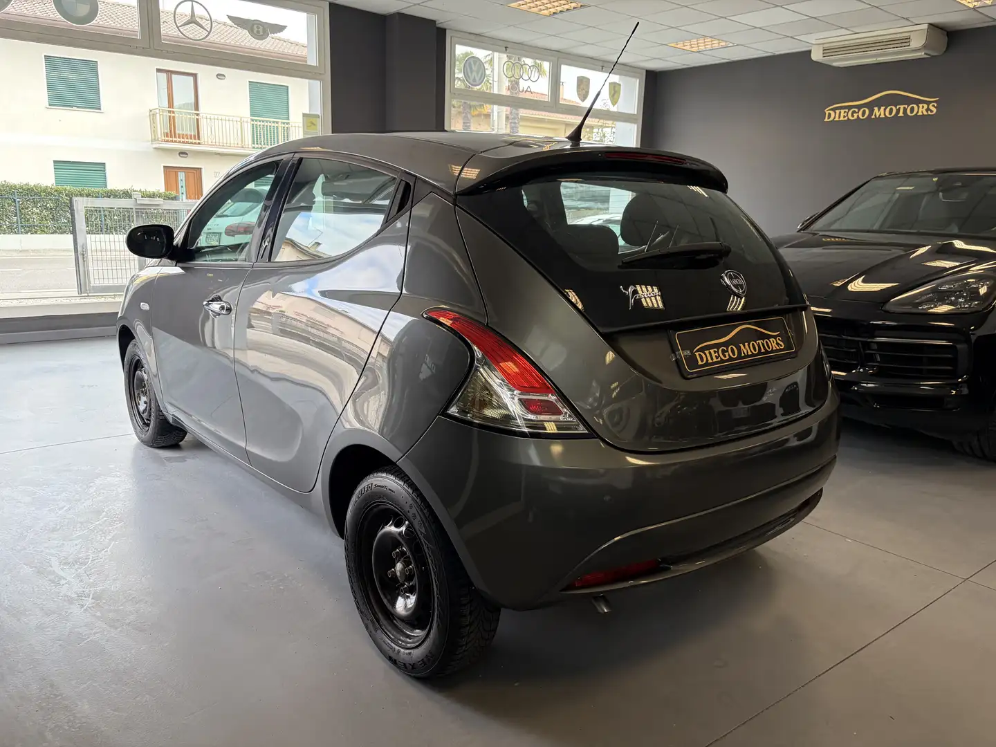 Lancia Ypsilon 1.2 8v Platinum s&s 69cv Neopatentati - 2