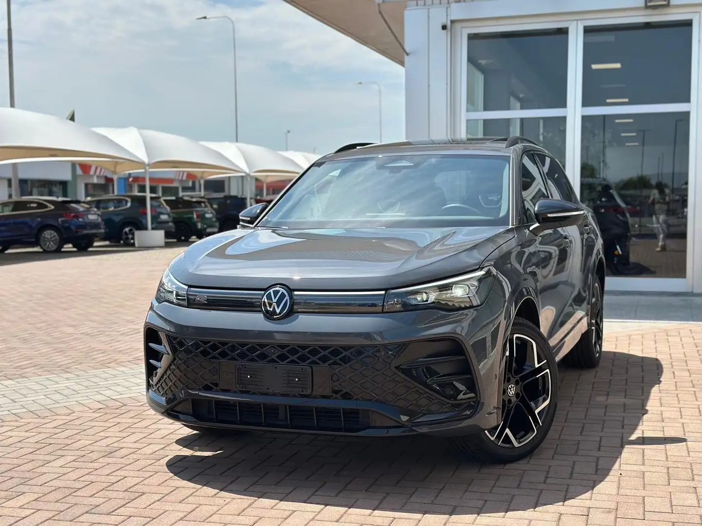 Volkswagen Tiguan 2.0 tdi R-Line Plus 4motion 193cv dsg ganciotraino Grigio - 1