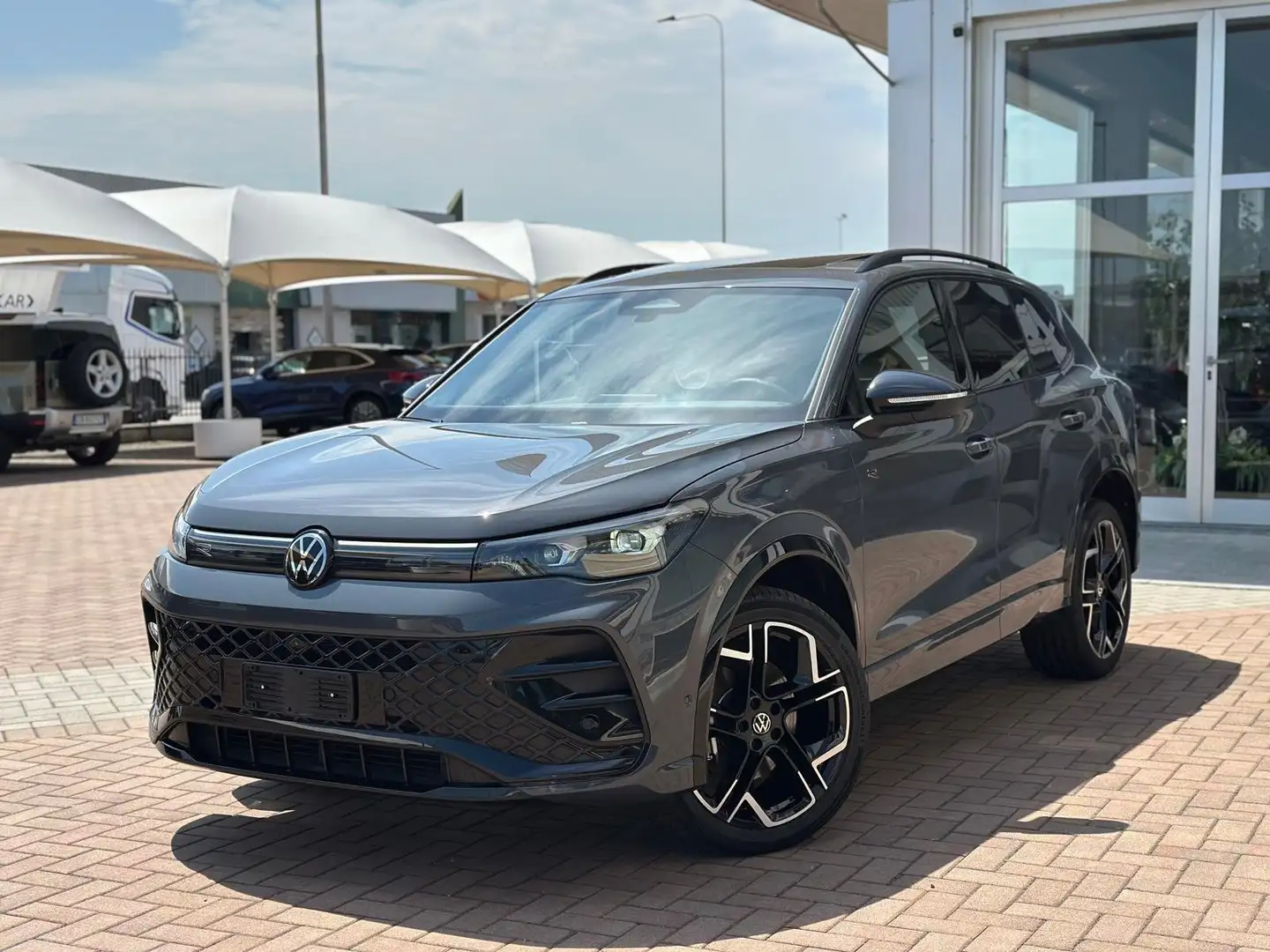 Volkswagen Tiguan 2.0 tdi R-Line Plus 4motion 193cv dsg ganciotraino Grigio - 2
