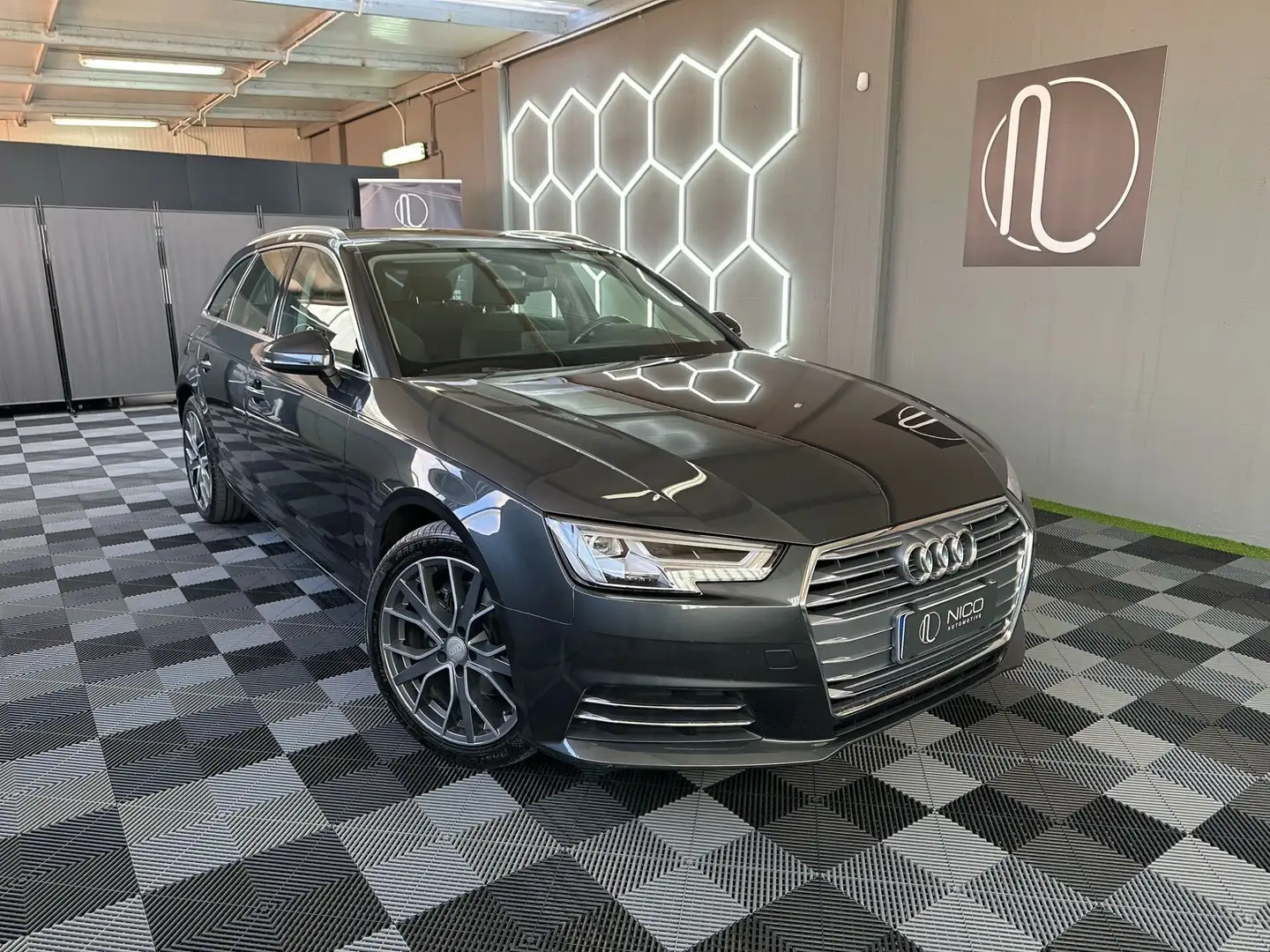 Audi A4 Avant 2.0 TDI 150 CV ultra S tronic Sport Grigio - 1