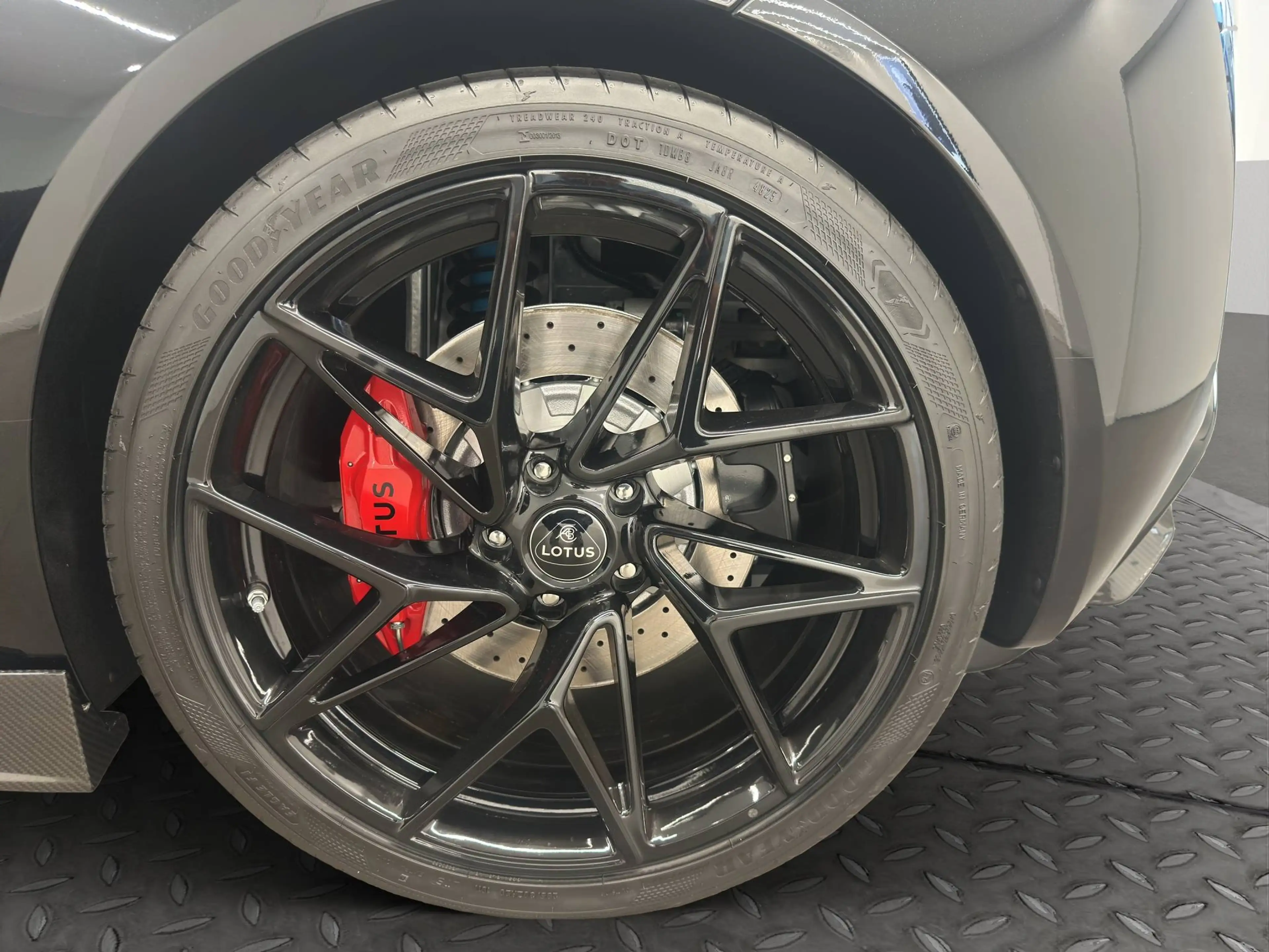 Lotus Emira Emira V6 SE — photo 10