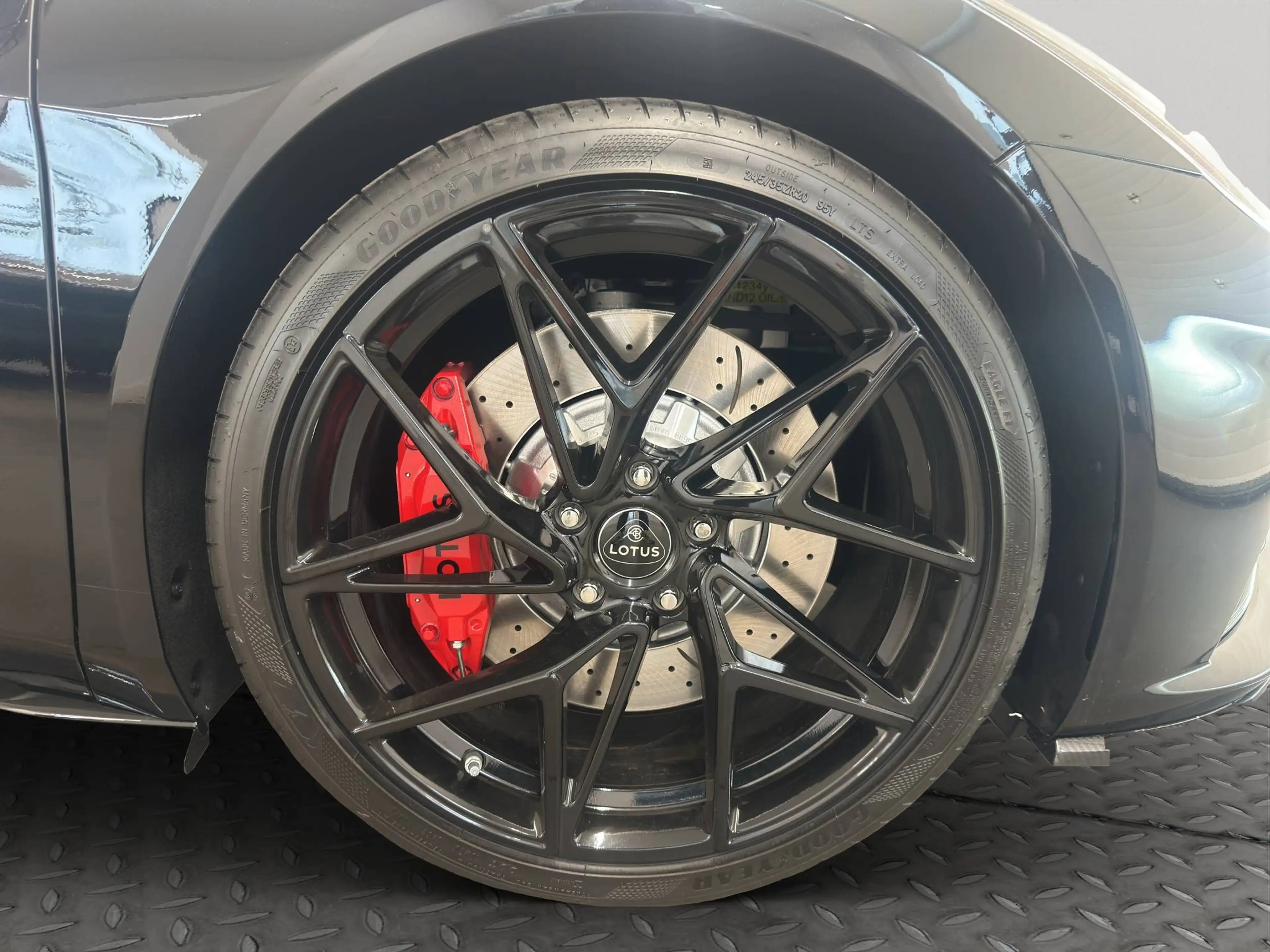 Lotus Emira Emira V6 SE — photo 11