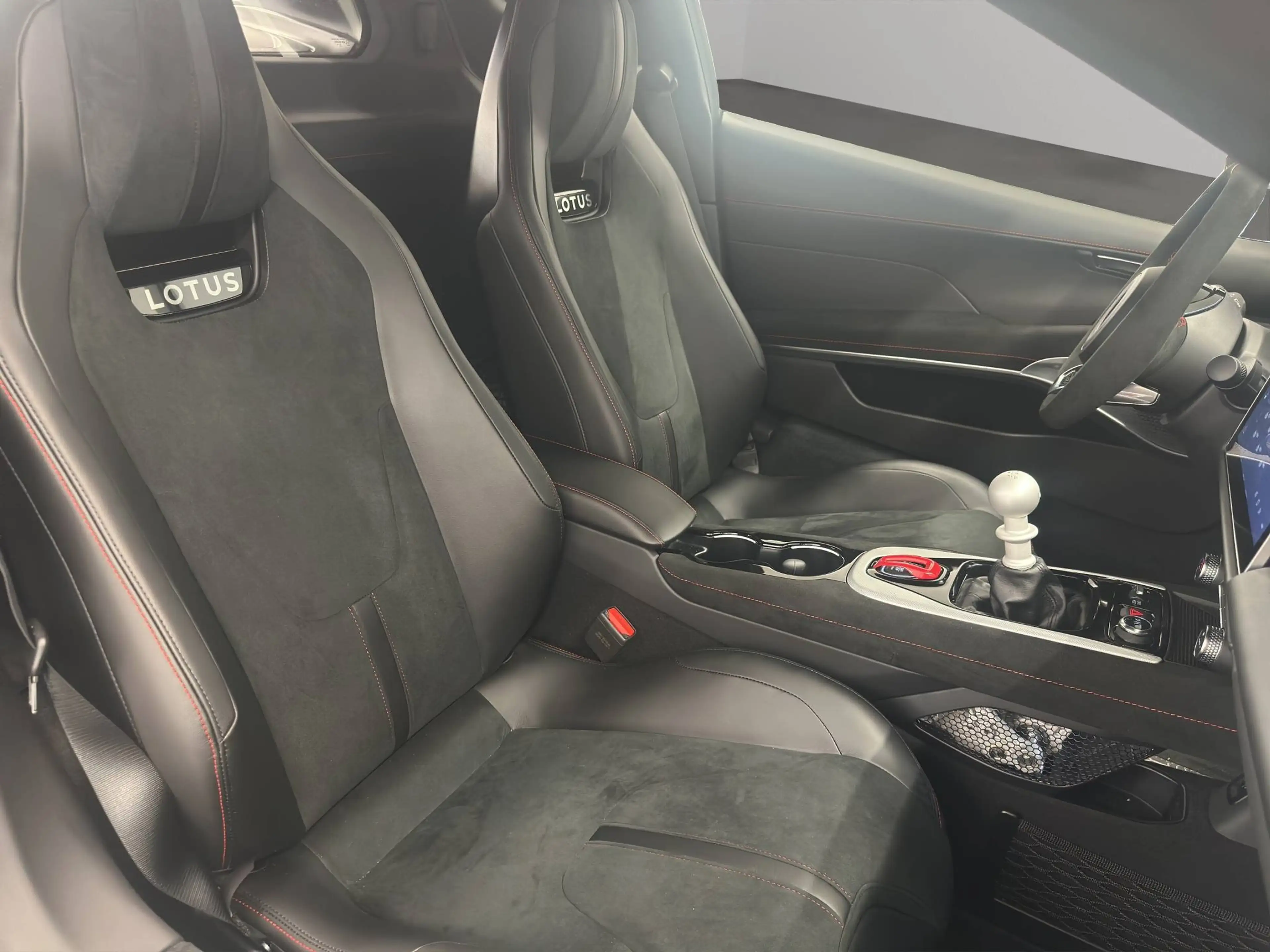 Lotus Emira Emira V6 SE — photo 13