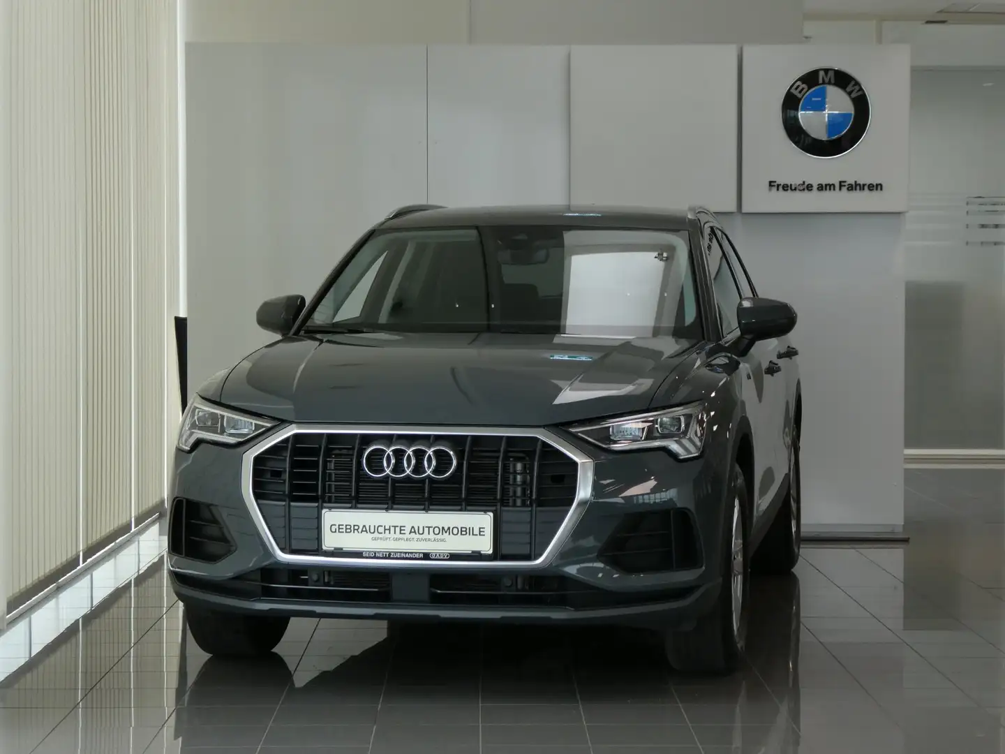 Audi Q3 35 TFSI intense S-tronic Grau - 2