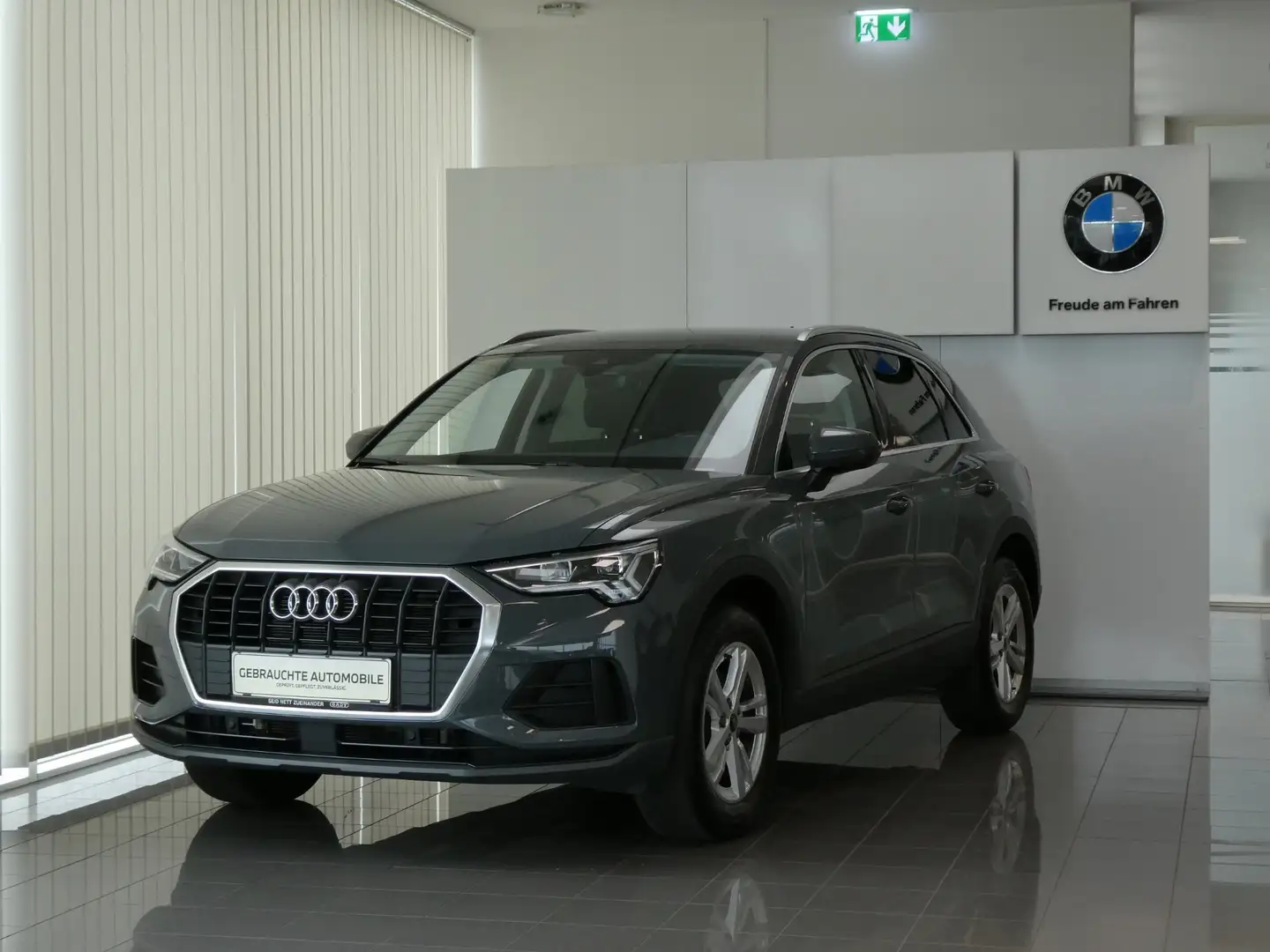 Audi Q3 35 TFSI intense S-tronic Grau - 1
