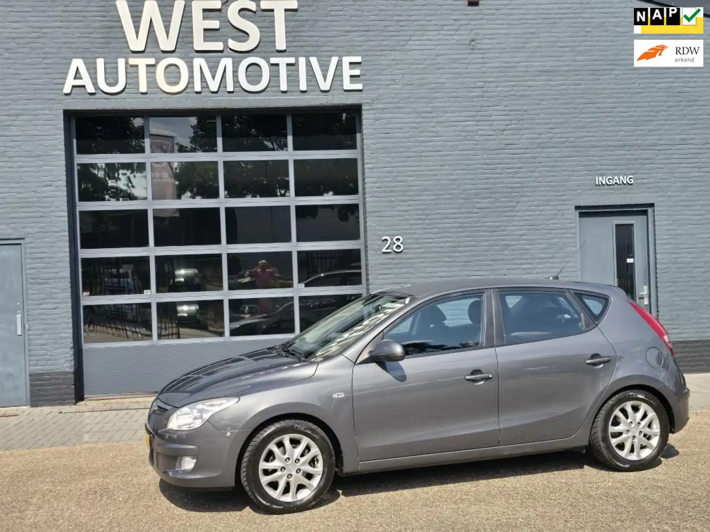 Hyundai i30 1.6i Style AUTOMAAT RIJDT PERFECT Grijs - 1