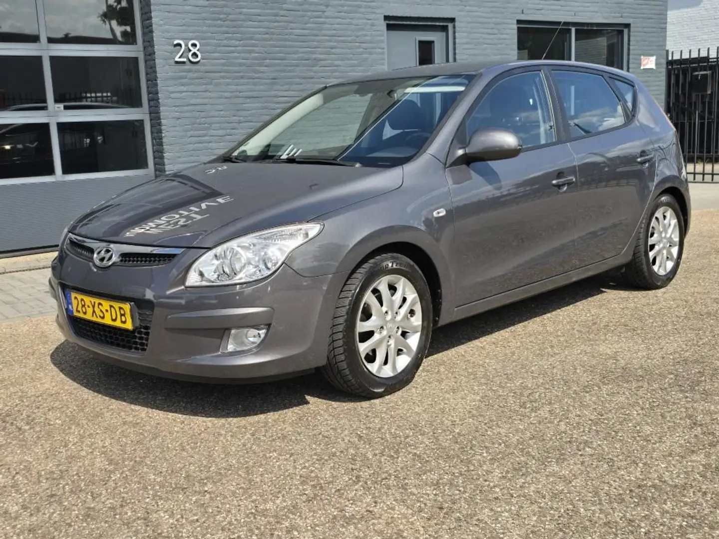 Hyundai i30 1.6i Style AUTOMAAT RIJDT PERFECT Grijs - 2