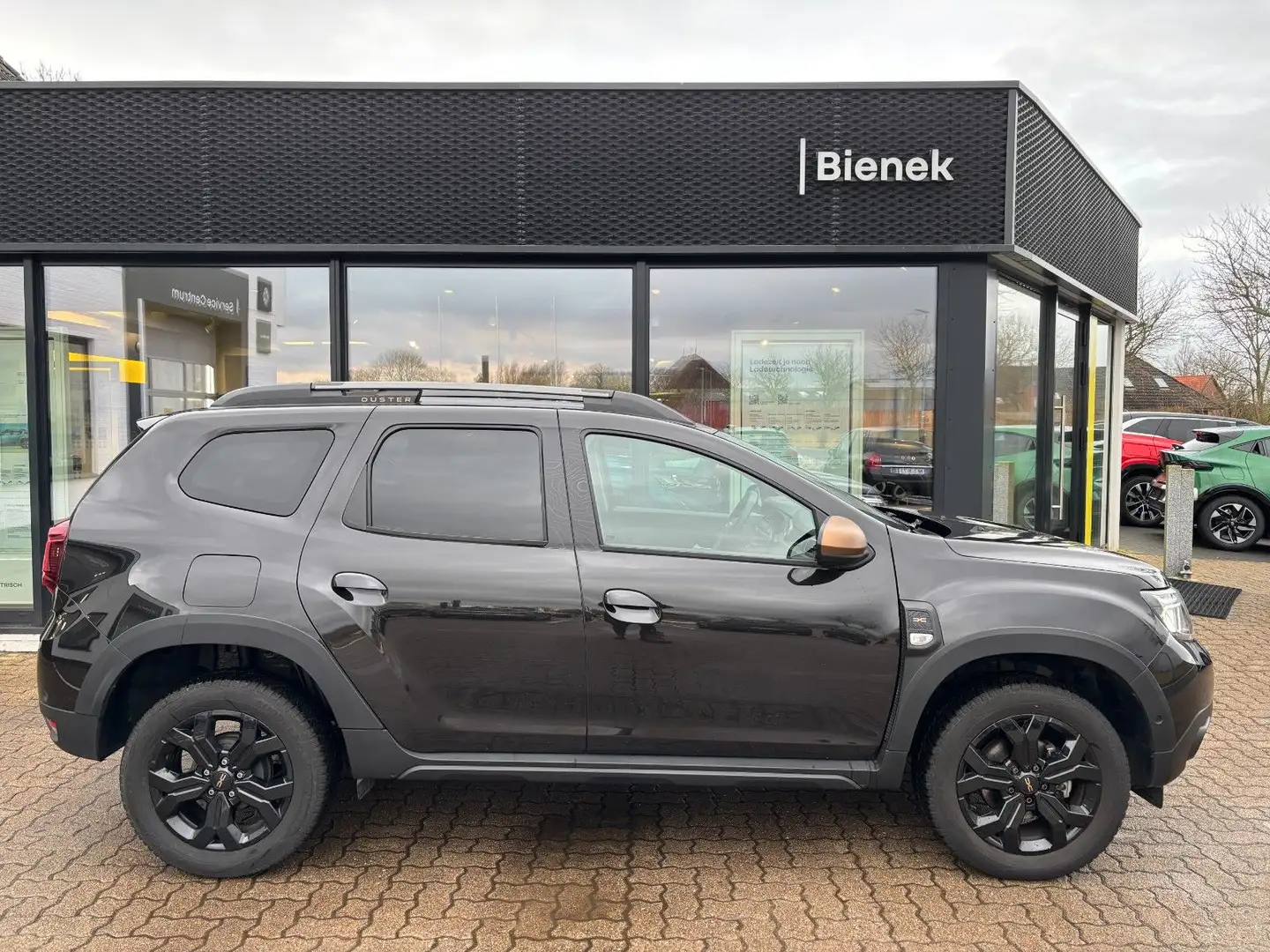 Dacia Duster TCe 150 EDC Extreme Schwarz - 1