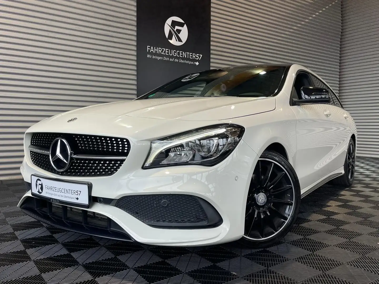 Mercedes-Benz CLA 180 CLA 180 AMG Line Shooting Brake/RFK/PANO/PDC Wit - 1
