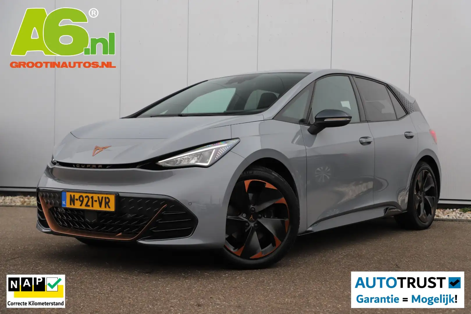CUPRA Born Performance One 62 kWh All-Season Banden Carplay A Grau - 1