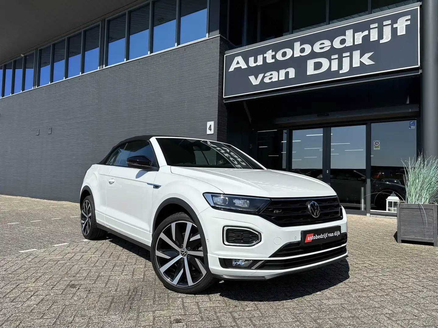 Volkswagen T-Roc Cabrio 1.5 TSI R-Line Navi Camera 19Inch Weiß - 1