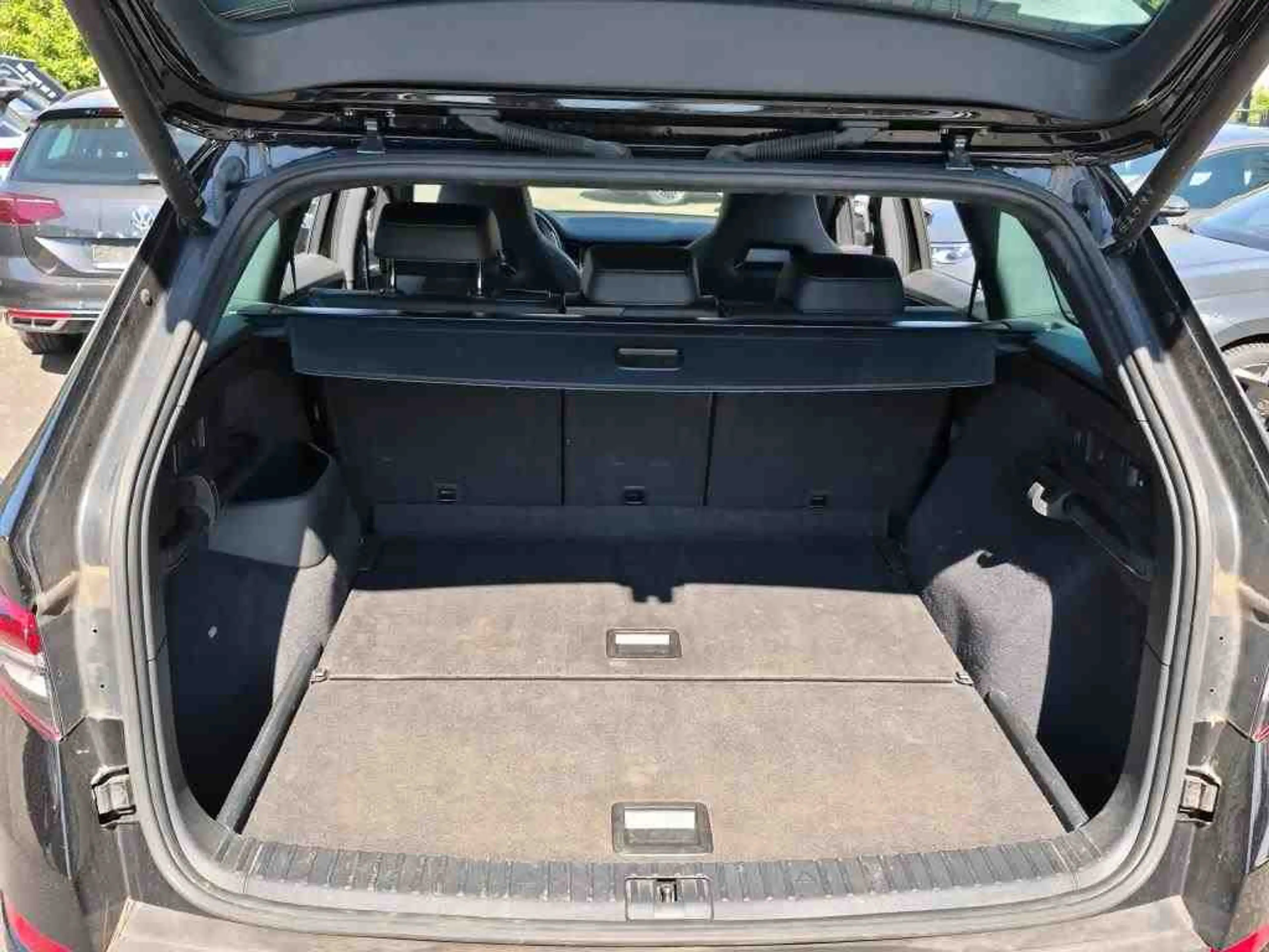Skoda Kodiaq Sportline 2.0 TDI DSG 4x4 PANO AHK MATRIX — photo 10