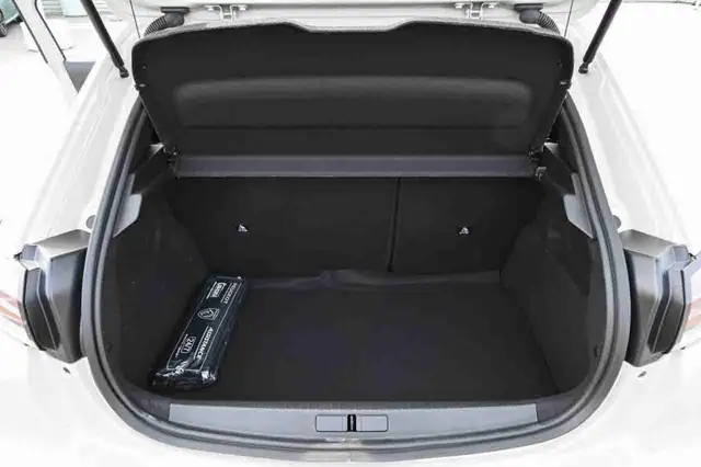 Peugeot 208 view 5