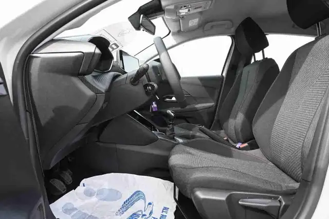 Peugeot 208 view 9