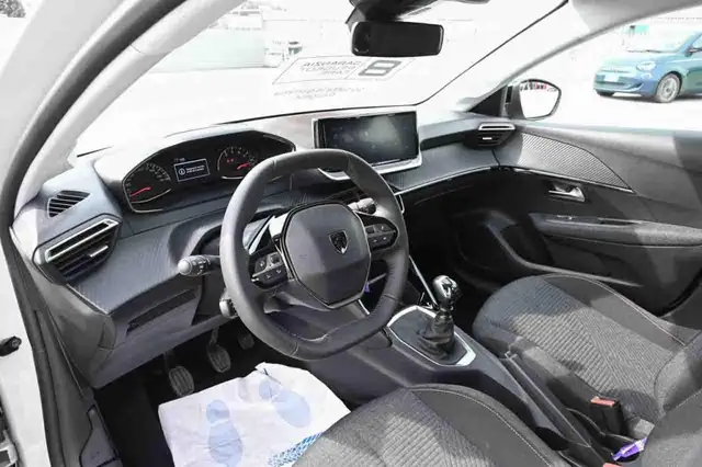 Peugeot 208 view 8