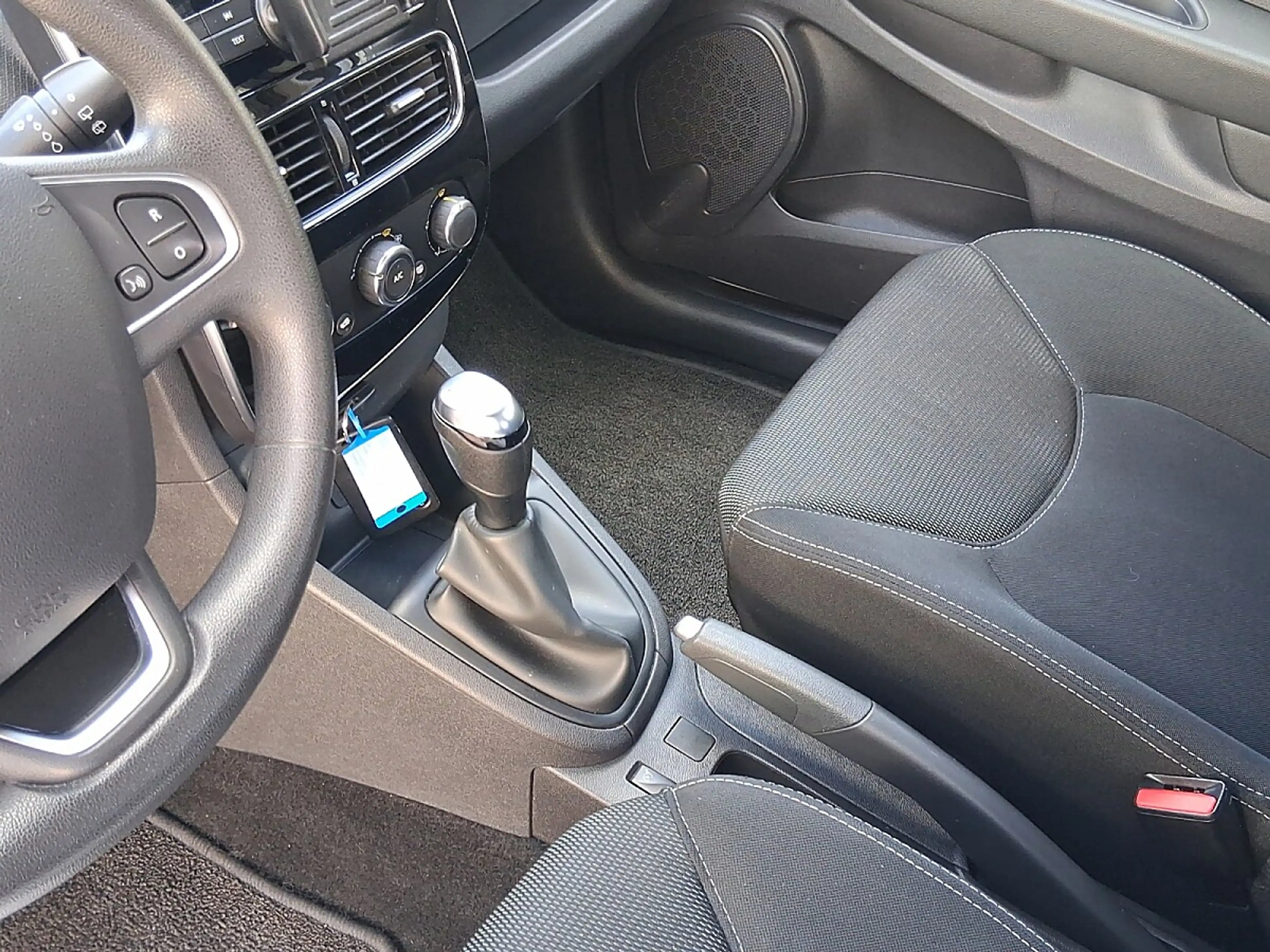 Renault Clio IV 0.9 TCe 75 Grandtour Life — photo 15