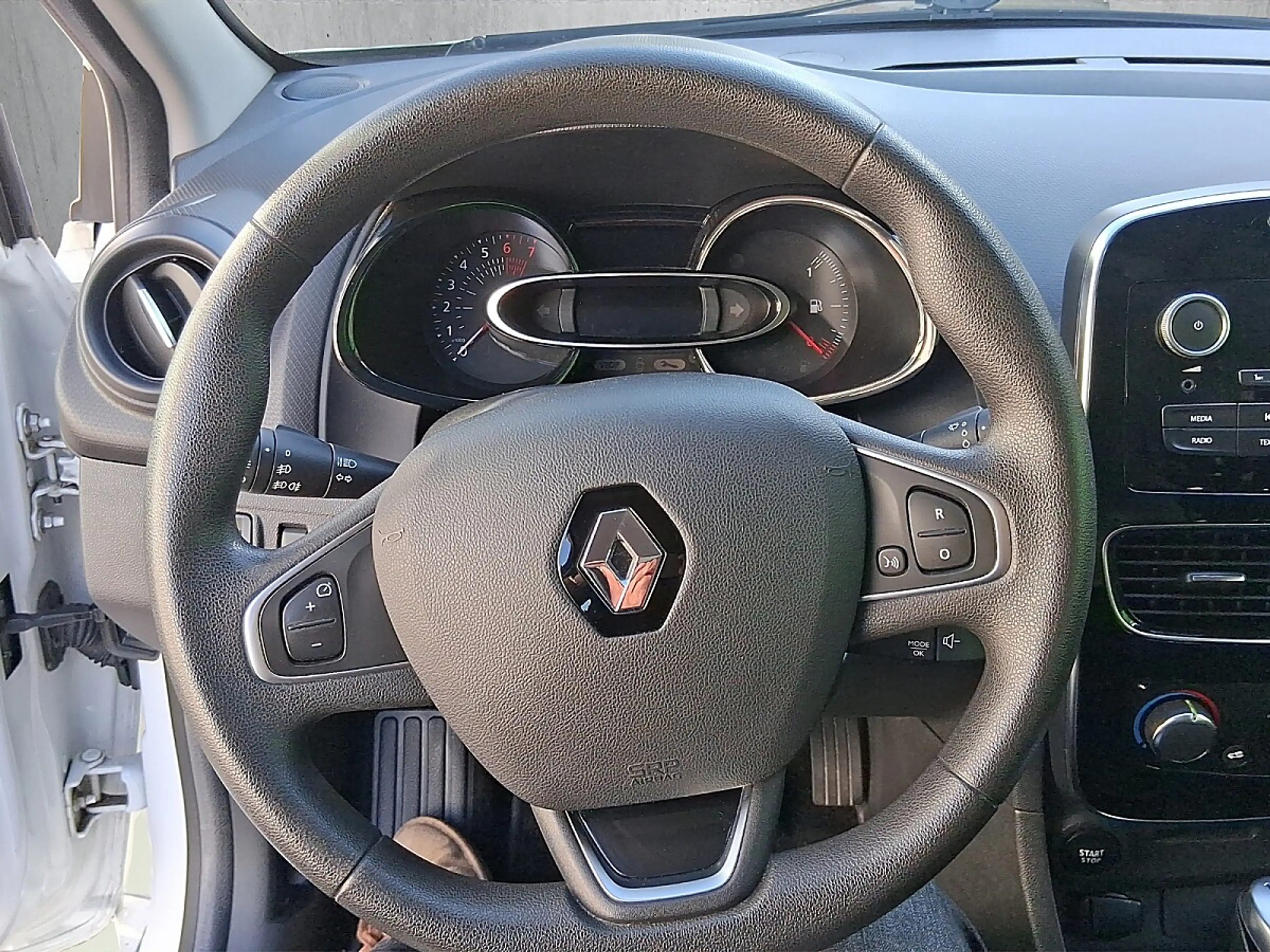 Renault Clio IV 0.9 TCe 75 Grandtour Life — photo 9