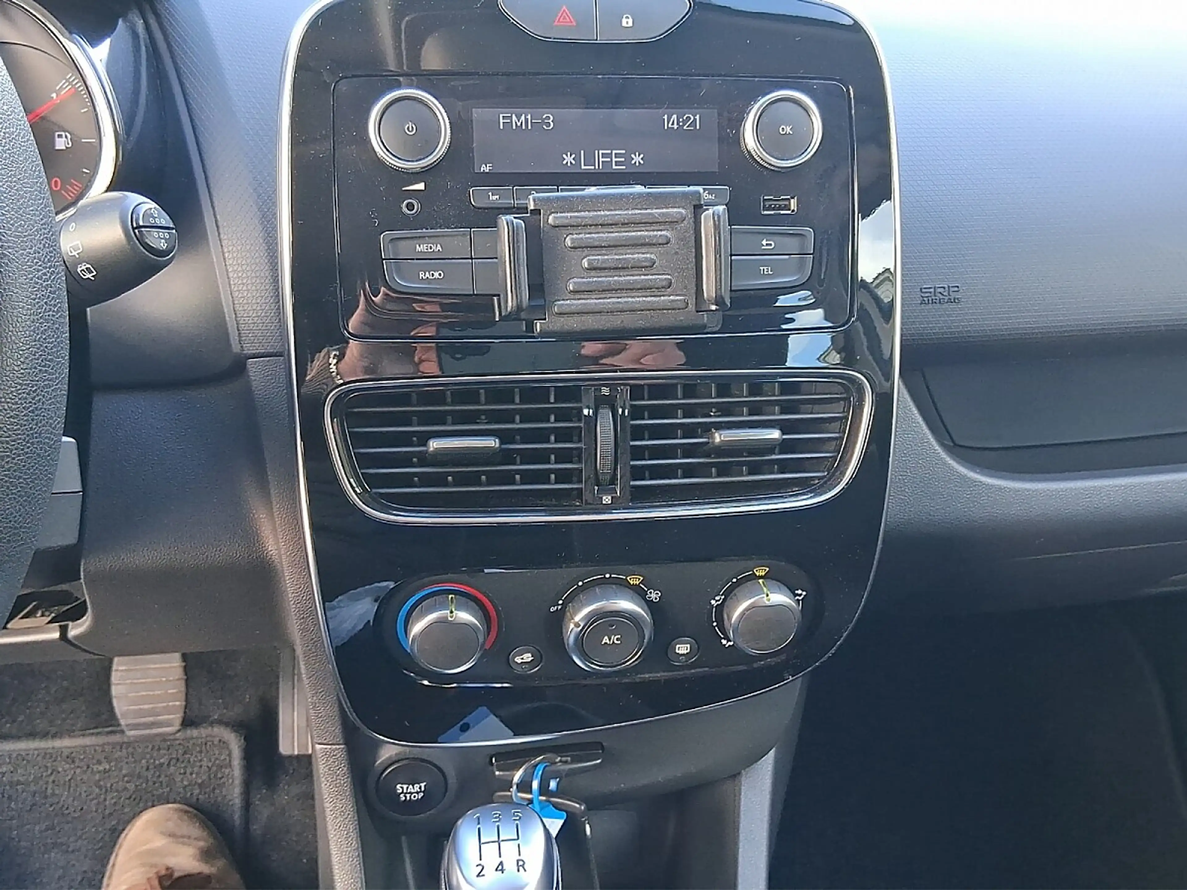 Renault Clio IV 0.9 TCe 75 Grandtour Life — photo 11