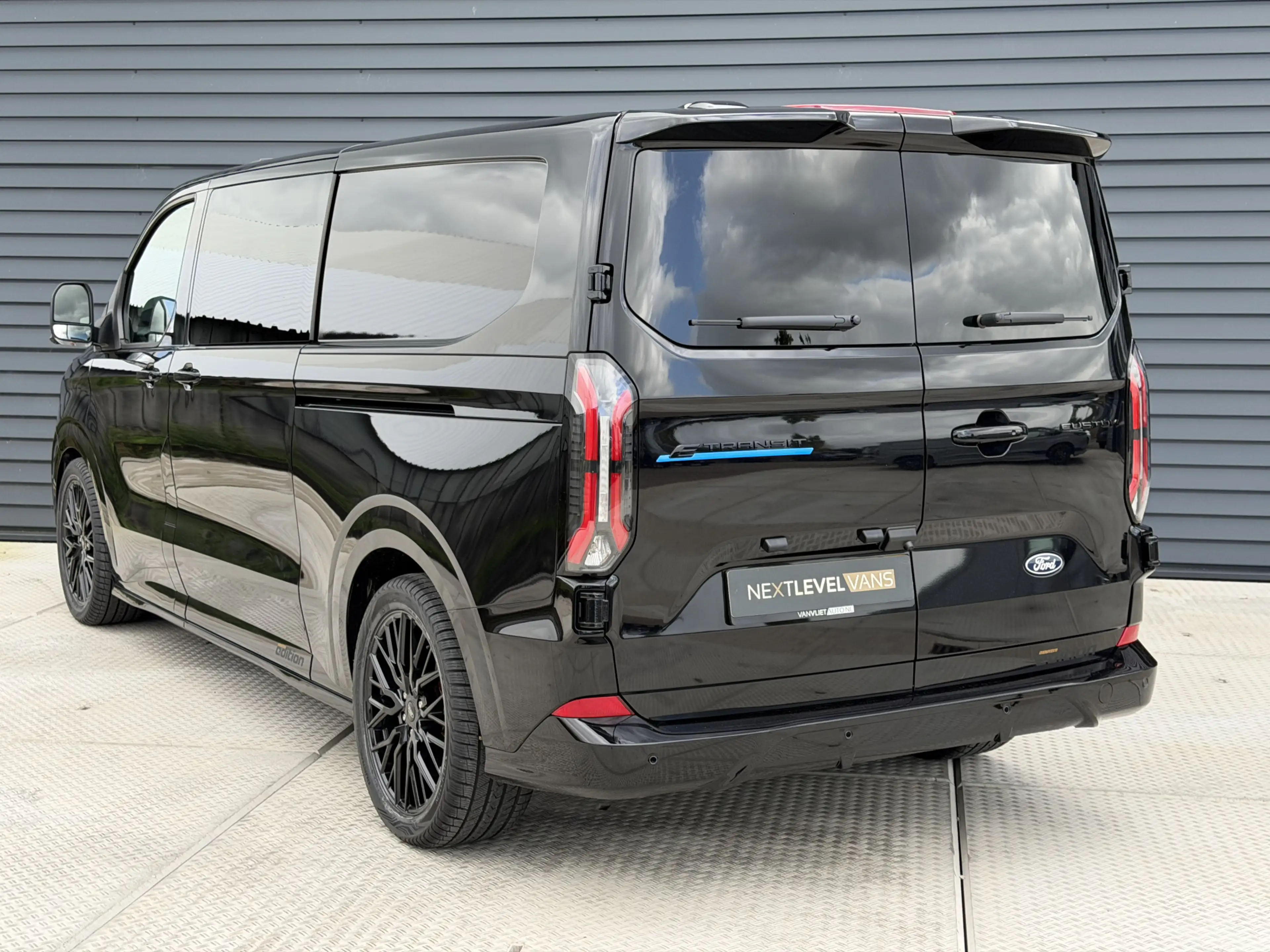 Ford E-Transit Cust. 320 L2H1 Sport 71 kWh DC | Next Level Editio — photo 4