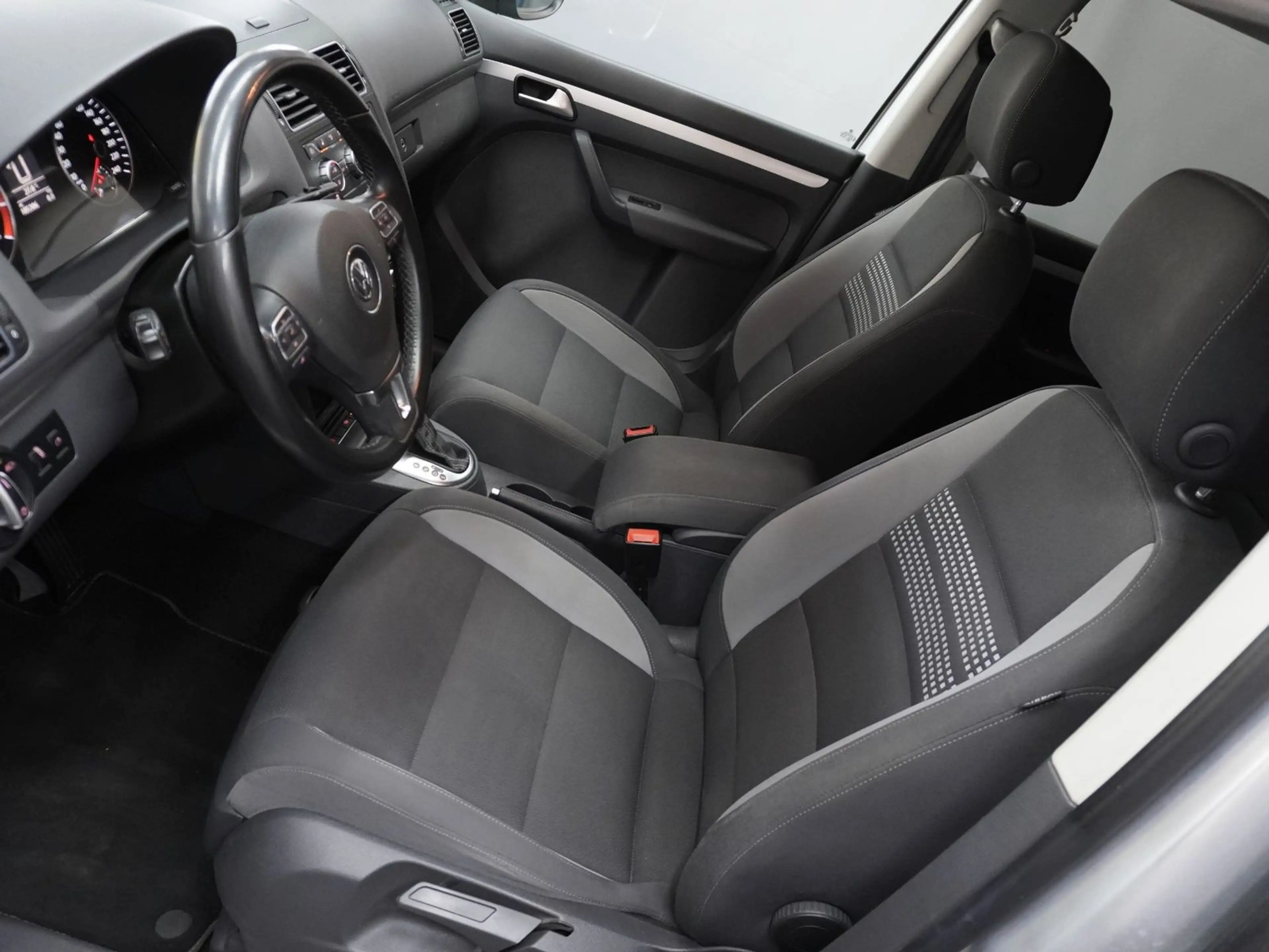 Volkswagen Touran "Life" 1.4 TSI DSG 7-Sitzer AHK NAV SHZ — photo 3