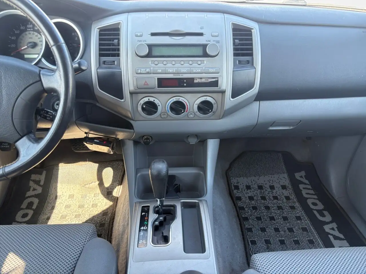 Toyota Tacoma снимка Toyota Tacoma