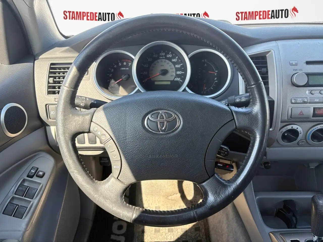 Toyota Tacoma снимка Toyota Tacoma