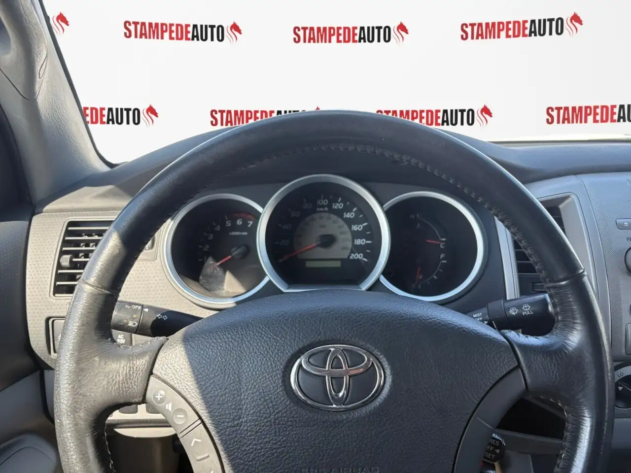 Toyota Tacoma снимка Toyota Tacoma